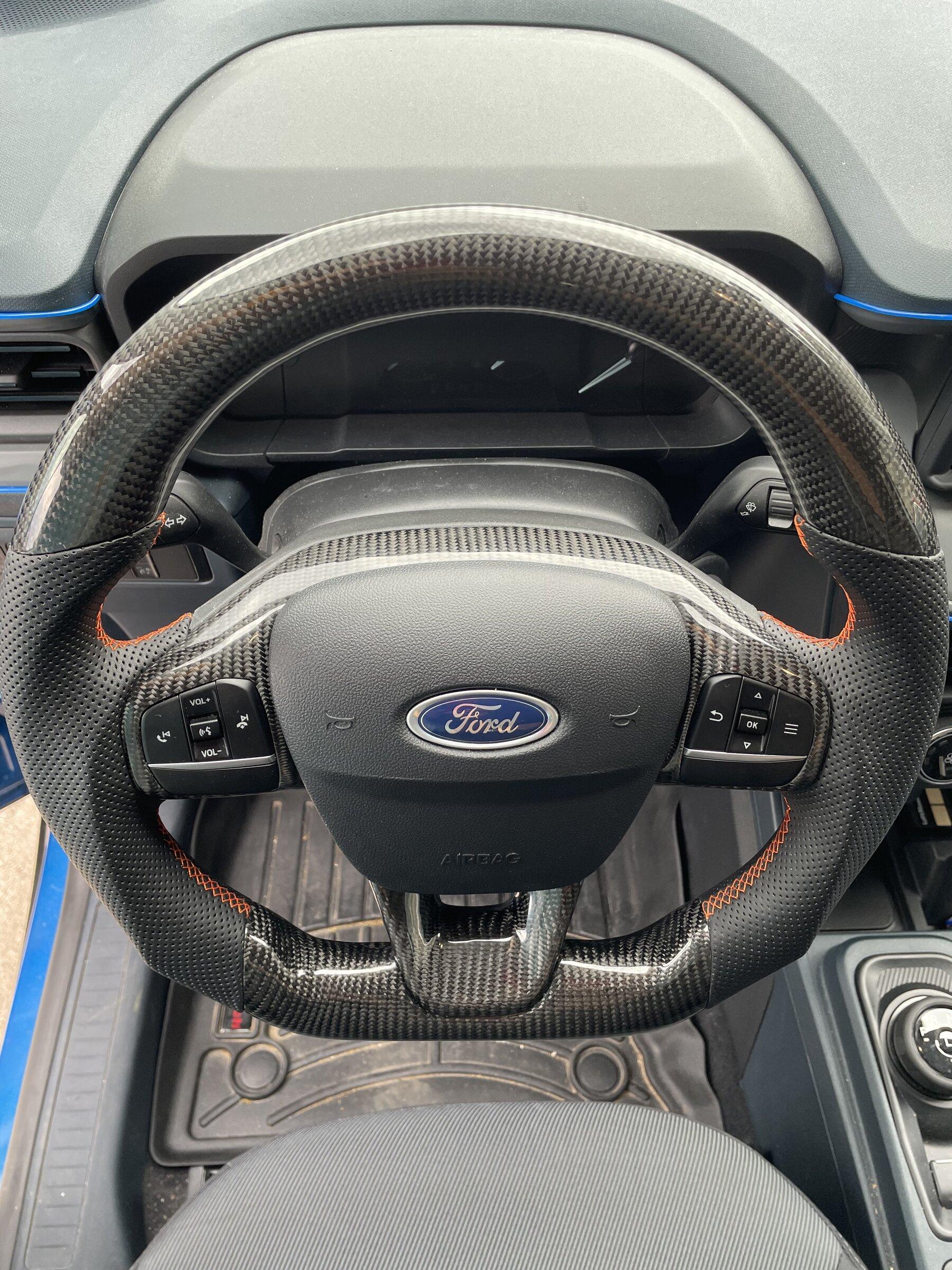 Ford Maverick Custom carbon fiber steering wheel 2BB003D8-4A9B-4AF1-BAE6-6B14CC070162