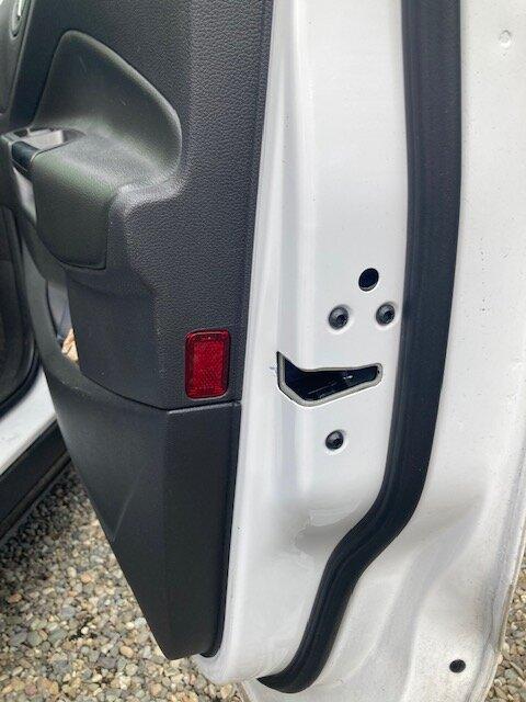 Ford Maverick Red lenses on the inside of rear doors image