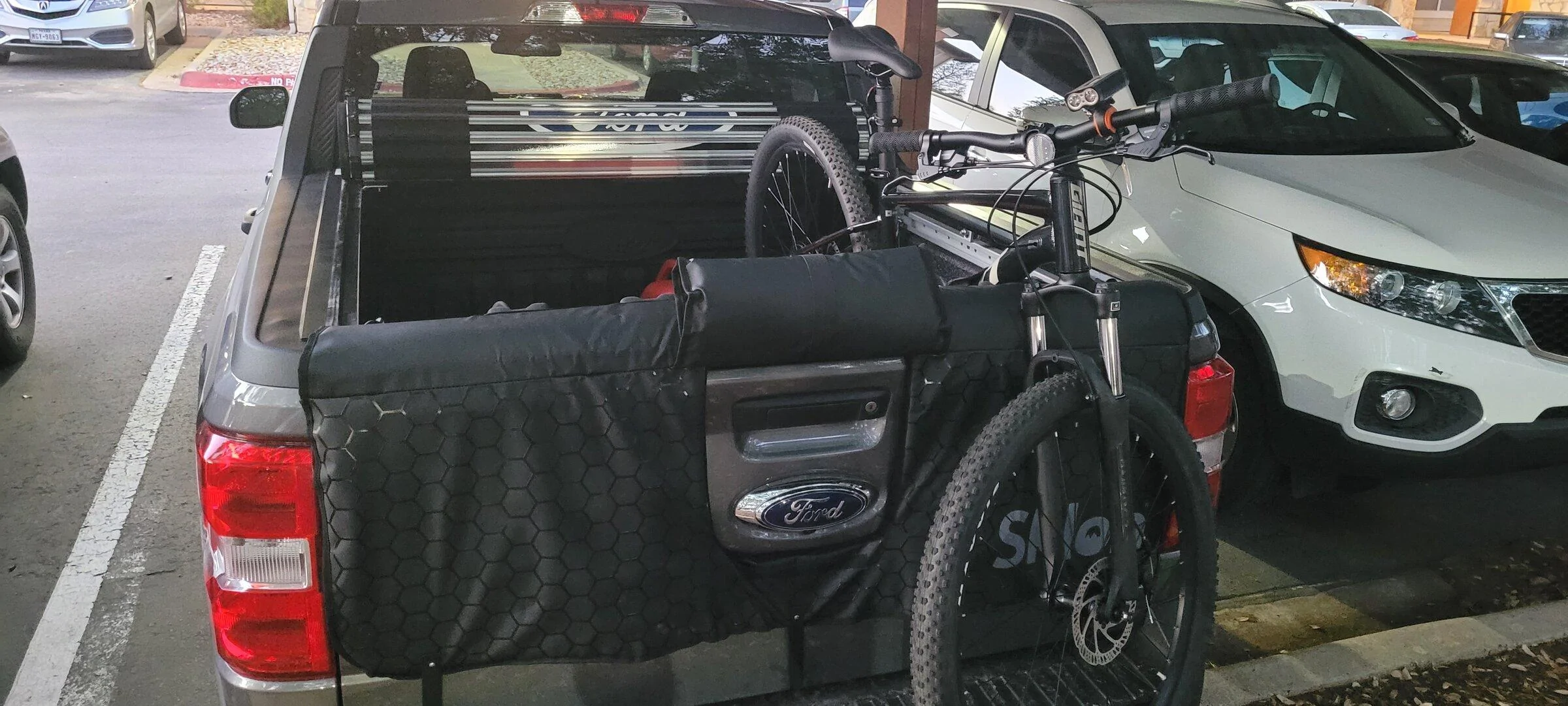 Ford Maverick GREAT TAILGATE COVER BIKE RACK W/ ATTACHED PADLOCK 20220426_201722