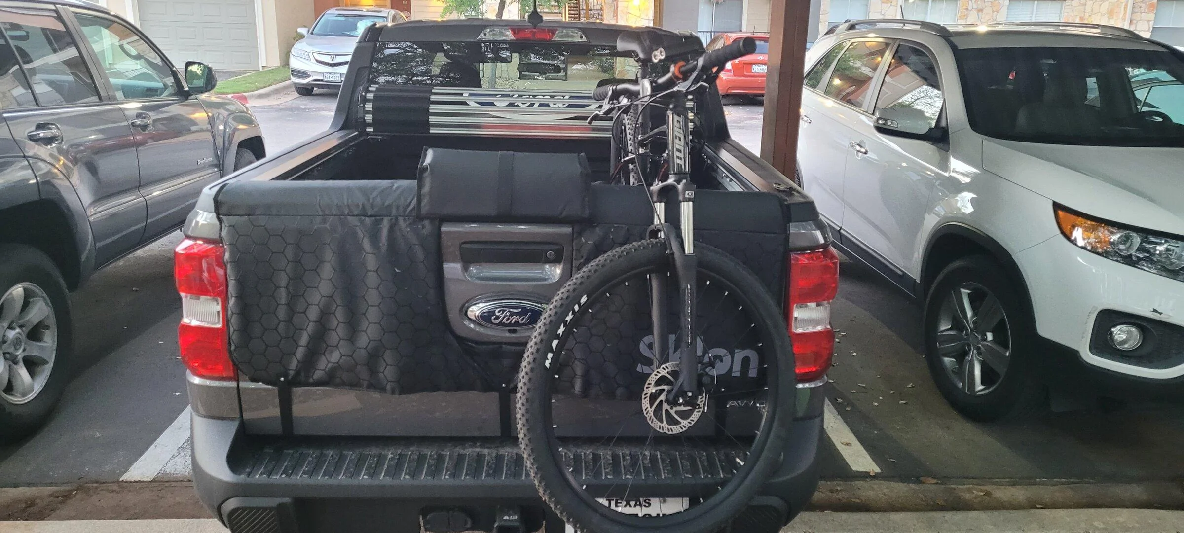 Ford Maverick GREAT TAILGATE COVER BIKE RACK W/ ATTACHED PADLOCK 20220426_200918