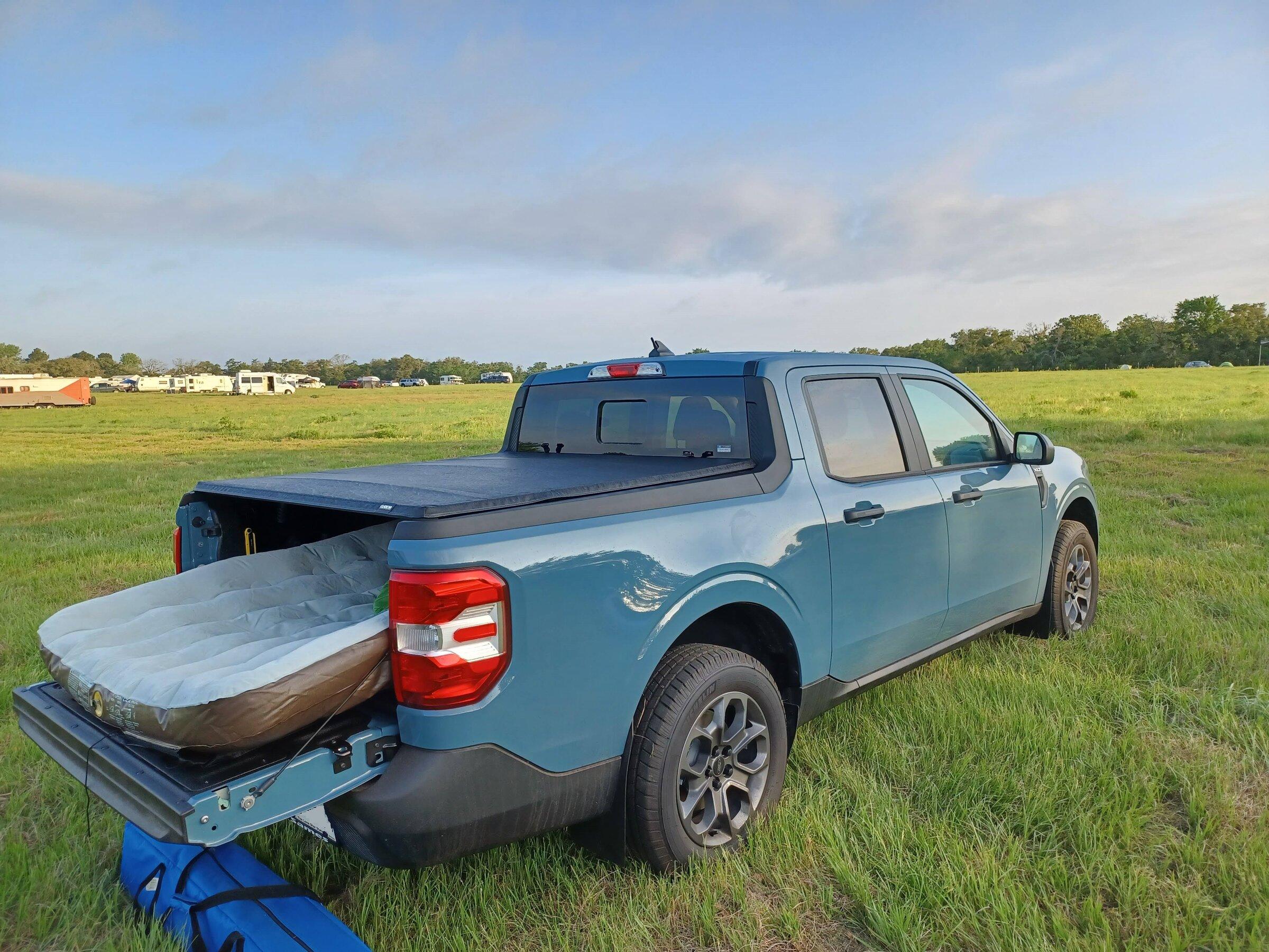 Ford Maverick Tossed a queen sized air mattress in the bed 20220430_074850_053556
