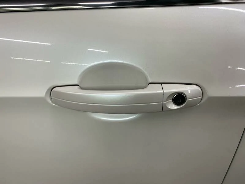 Ford Maverick Passenger door lock missing? images