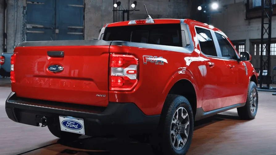 Ford Maverick Lariat Tail Lights vs. XL / XLT difference 1630015770621