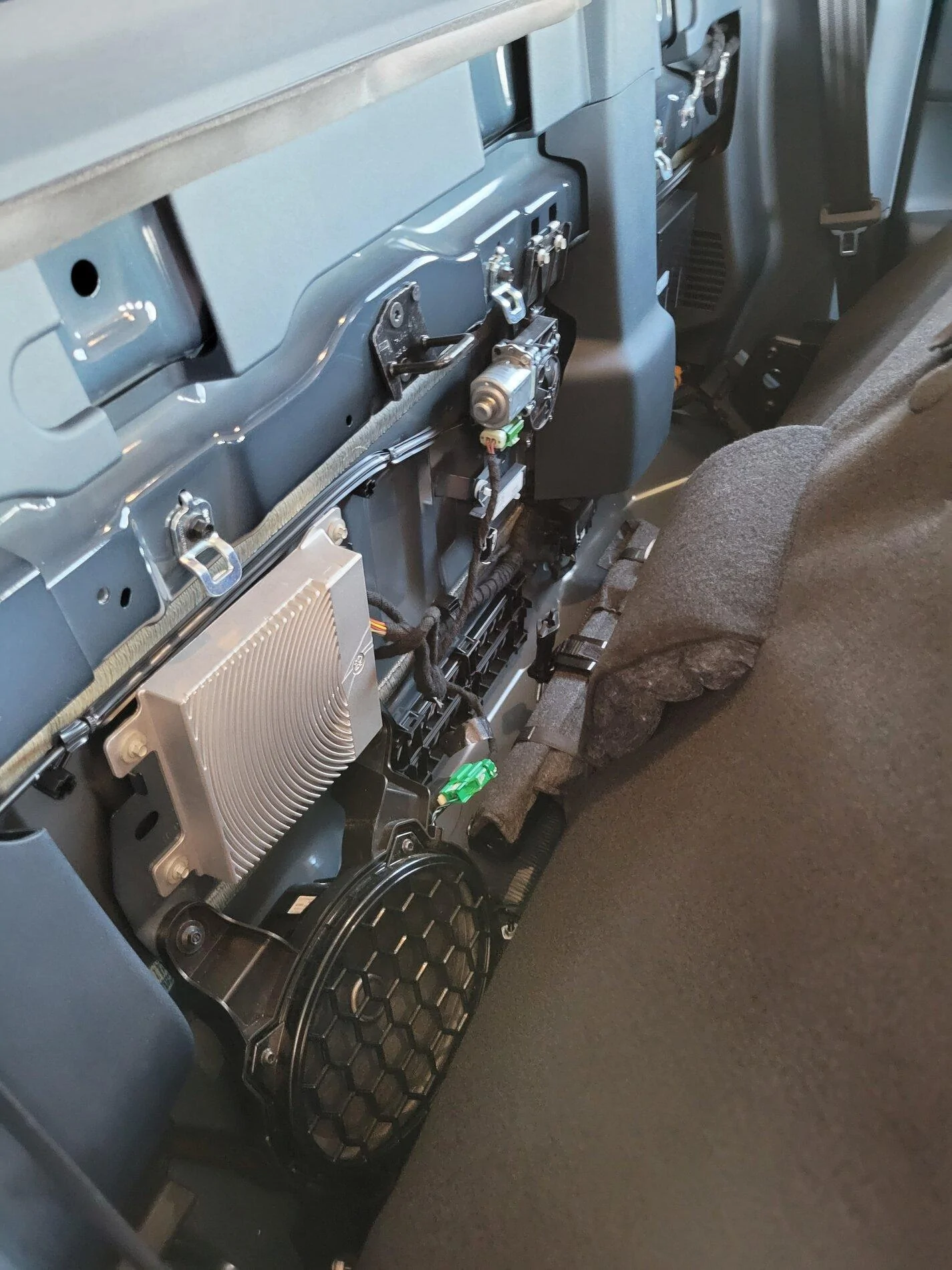 Ford Maverick Non-powered sliding window option- Why ? Lariat Alto Blue (35)