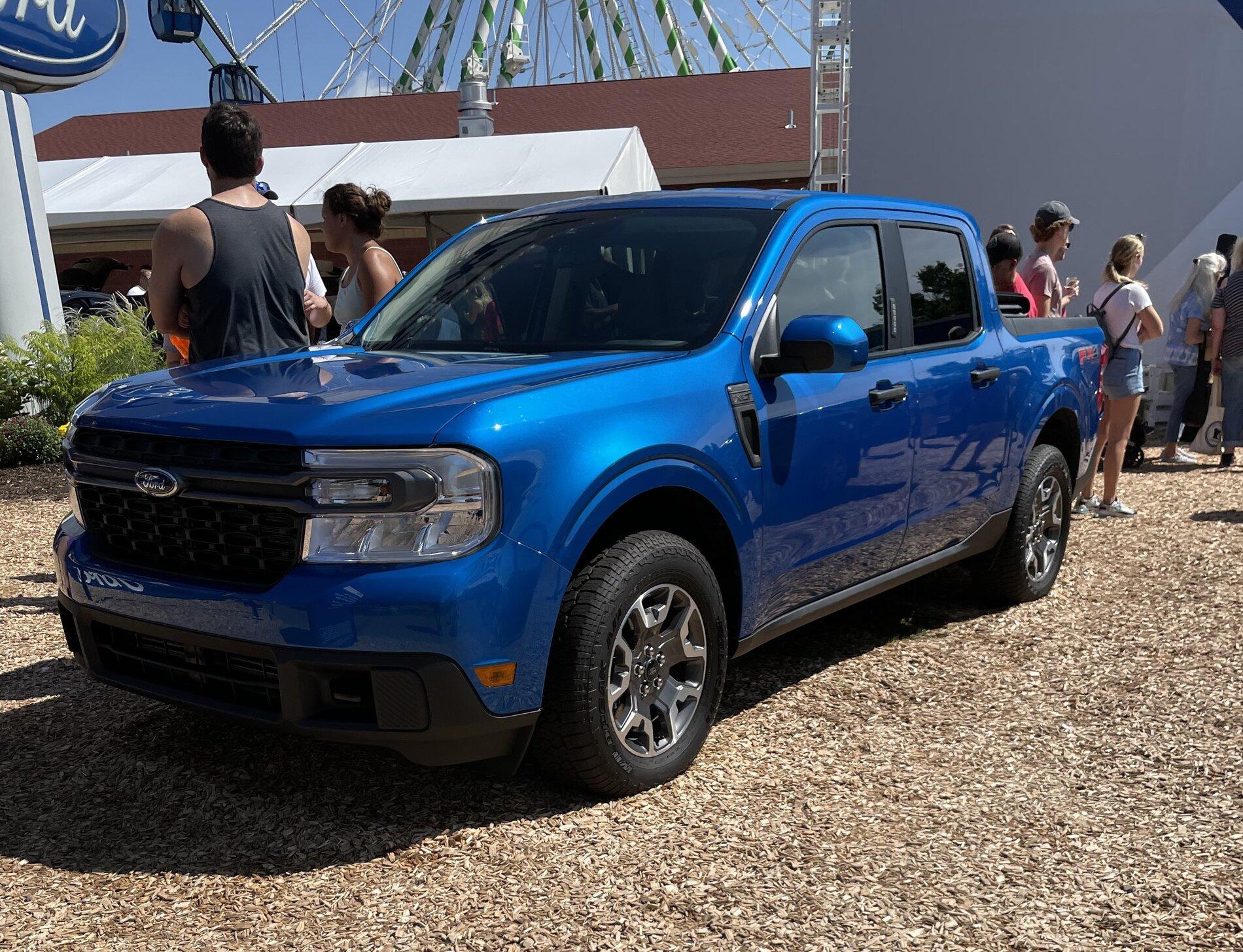 Ford Maverick VELOCITY BLUE Maverick Photos Thread Velocity Blue 2022 Ford Maverick XLT FX4 Pickup Pics 9