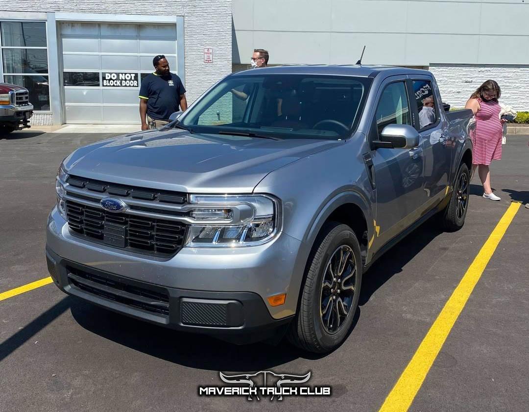 Ford Maverick ICONIC SILVER Maverick Photos Thread 2022 Ford Maverick Iconic Silver Pickup Truck 2