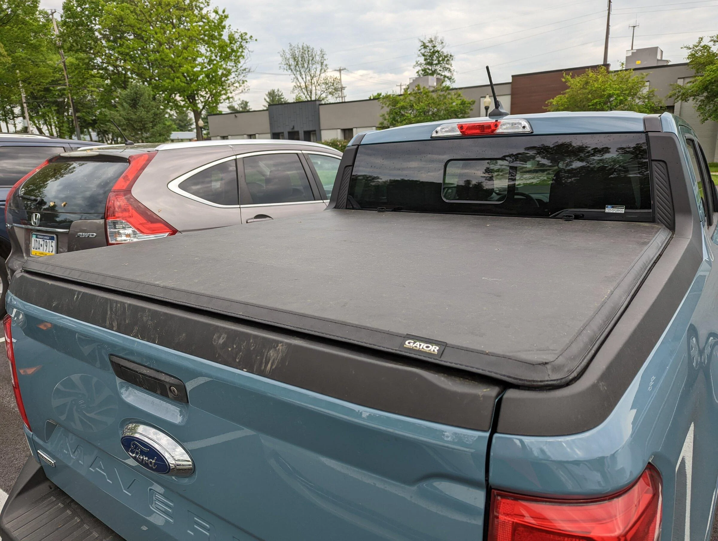 Ford Maverick SE PA: Gator SFX Soft Trifold Tonneau Cover PXL_20220516_122219887
