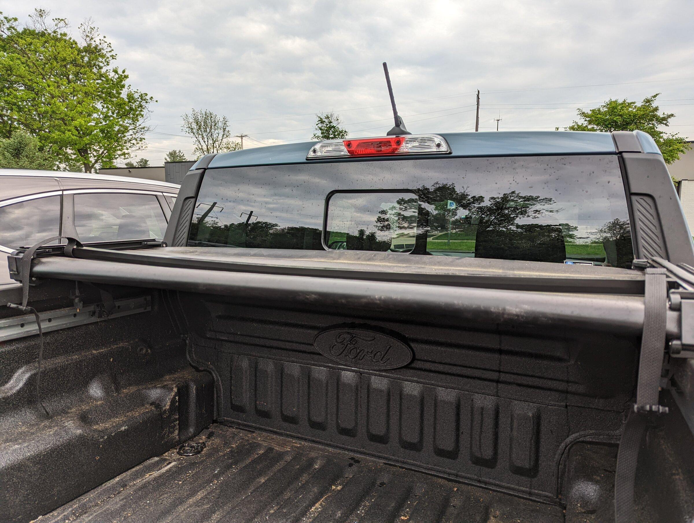 Ford Maverick SE PA: Gator SFX Soft Trifold Tonneau Cover PXL_20220516_122301310