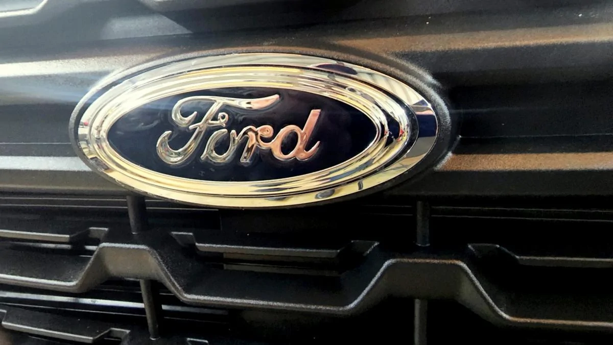 Ford Maverick Custom Lightning-style LED light bar strip added to Maverick grille 20220514_150721