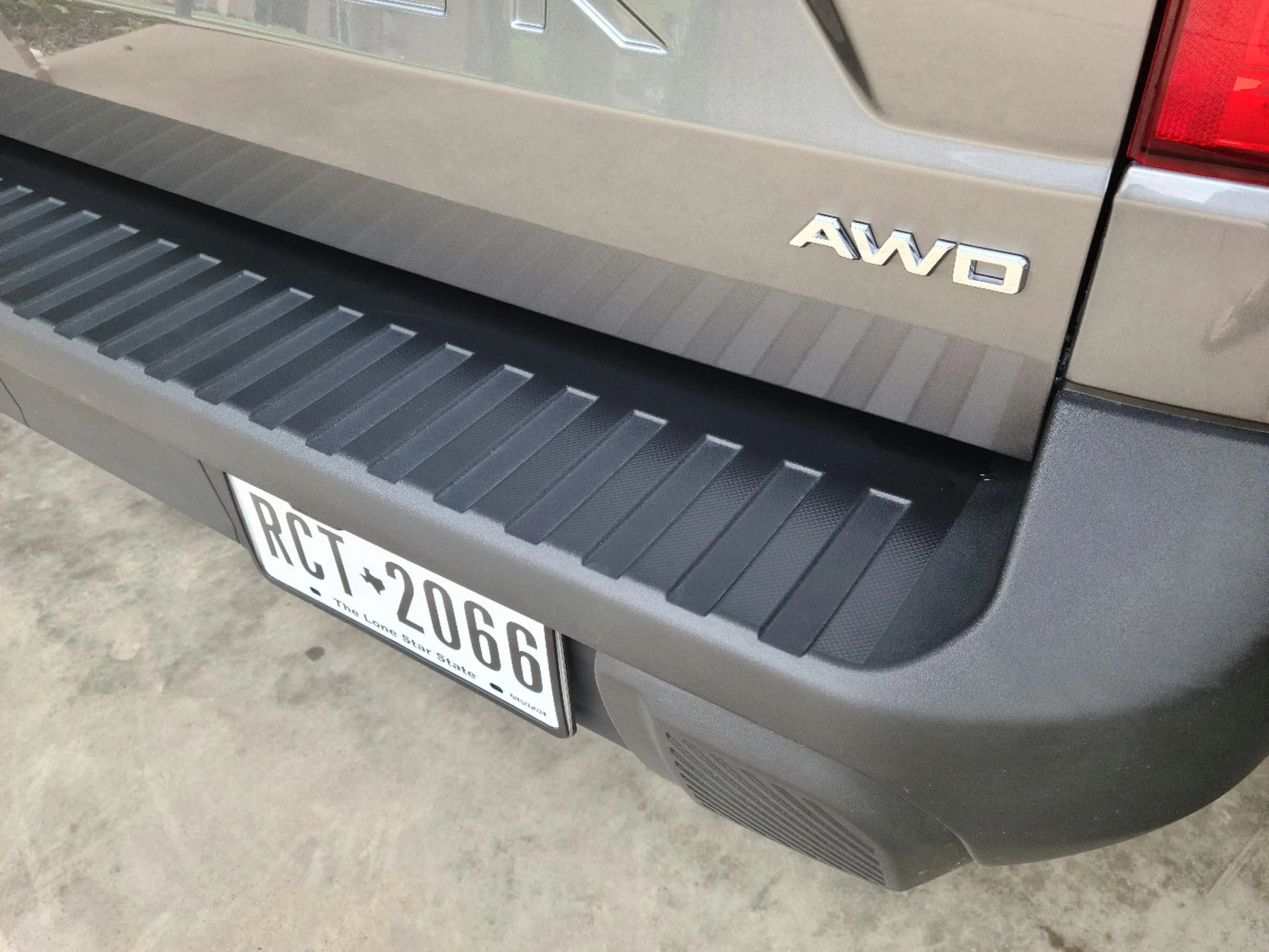 Ford Maverick Exterior black plastic panels fading from sunlight? 20220521_122655
