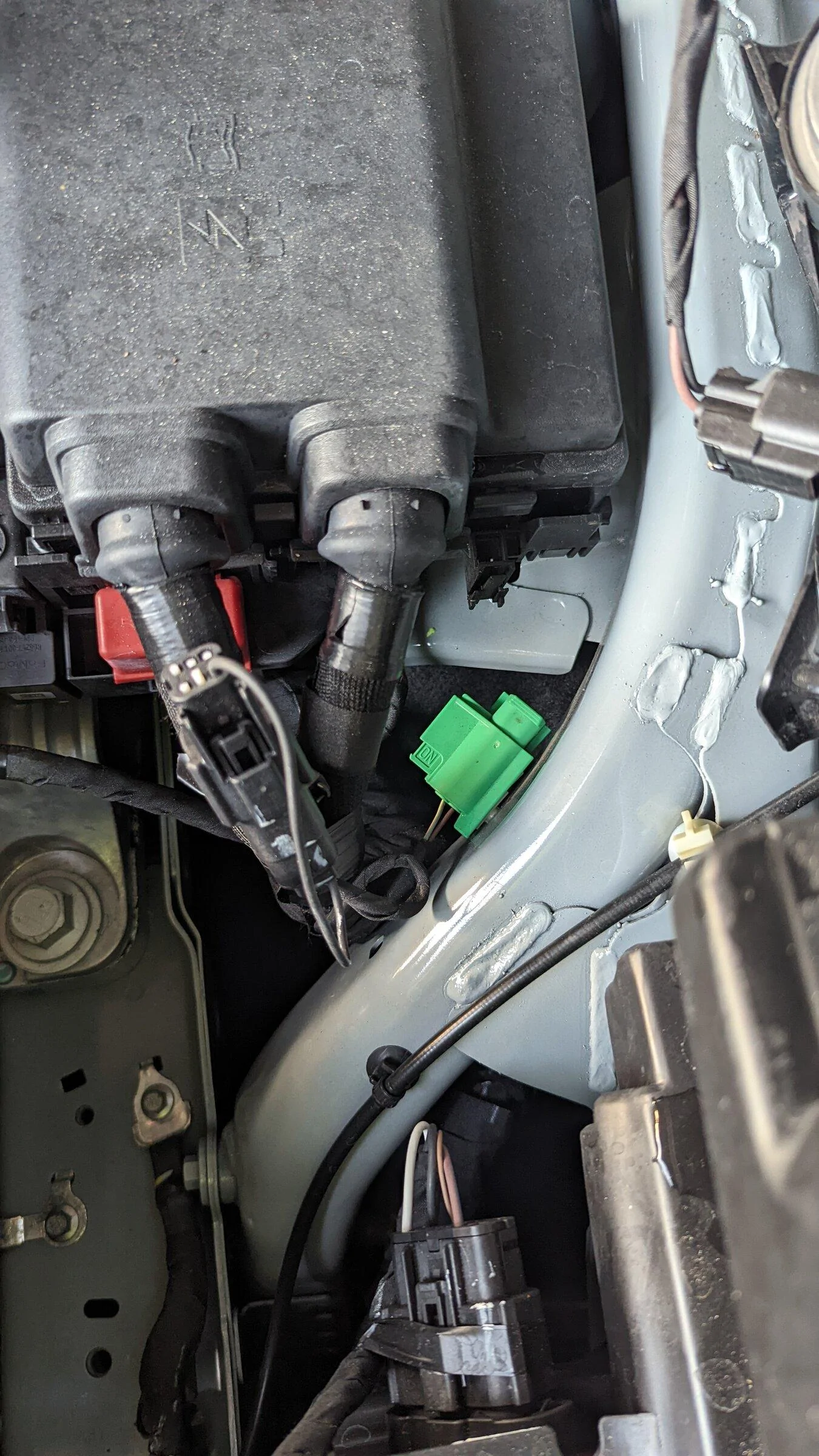 Ford Maverick Green plug engine bay near fuses PXL_20220530_234216724