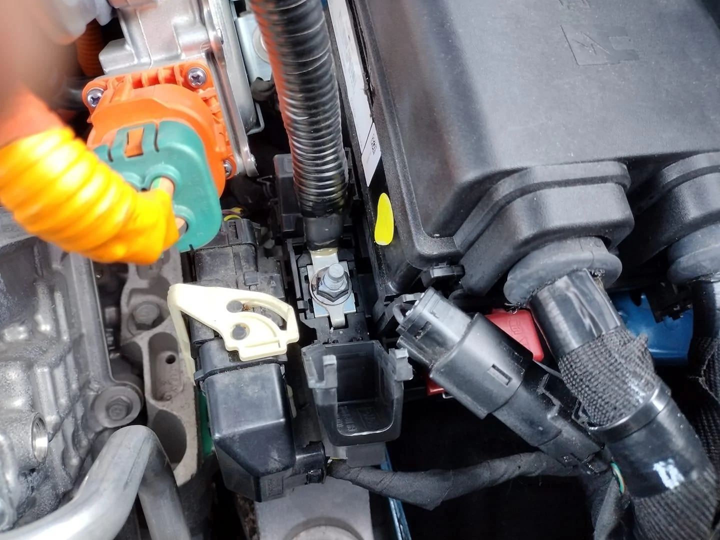 Ford Maverick [UPDATE 3/22/22] Dead Hybrid Maverick at 1 month old after getting "Deep Sleep Mode" messages. [Possibly fixed by software update.] Maverick bad solder (1)