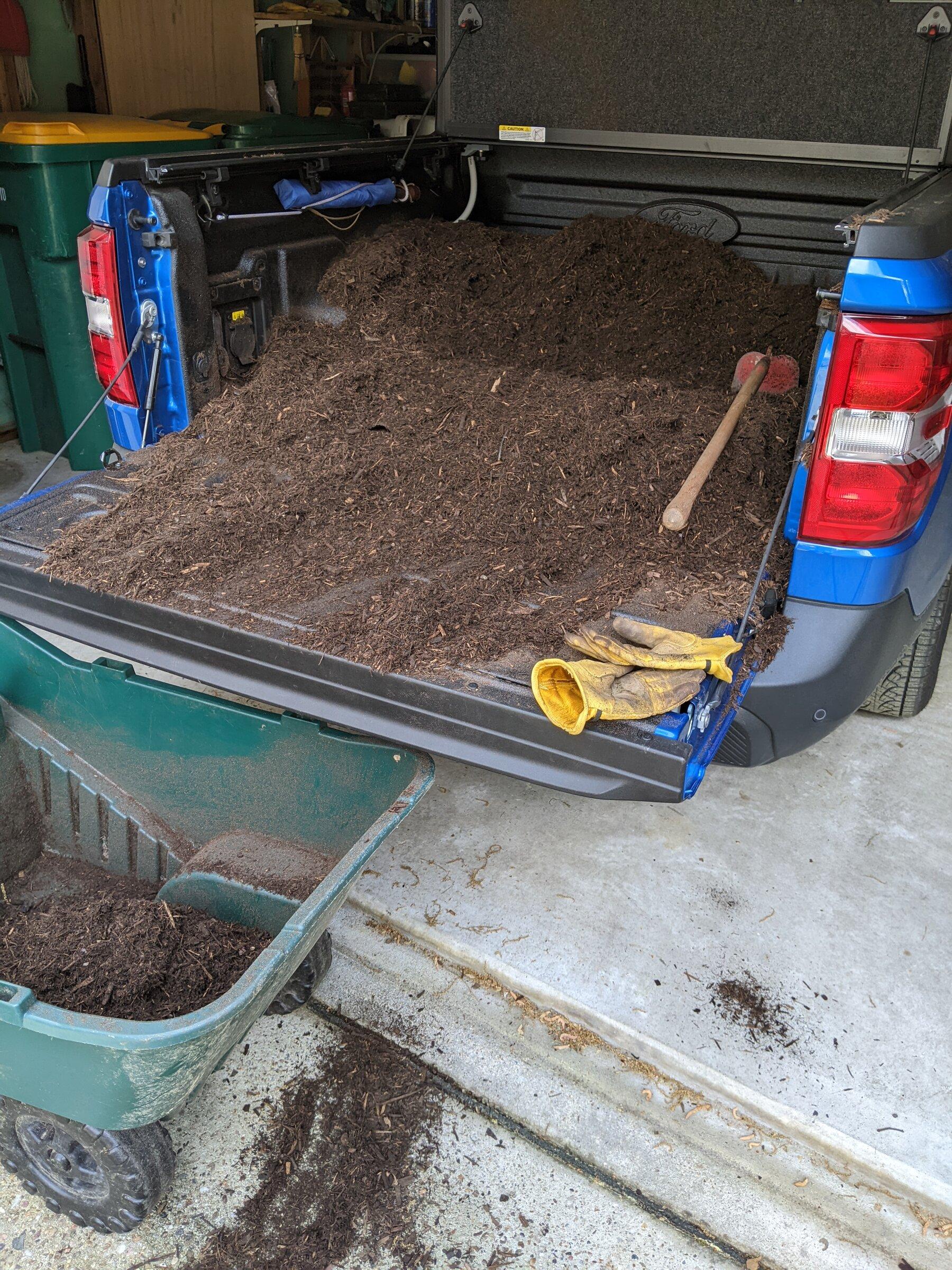 Ford Maverick Can mulch be dumped in the short bed? PXL_20220405_193122817