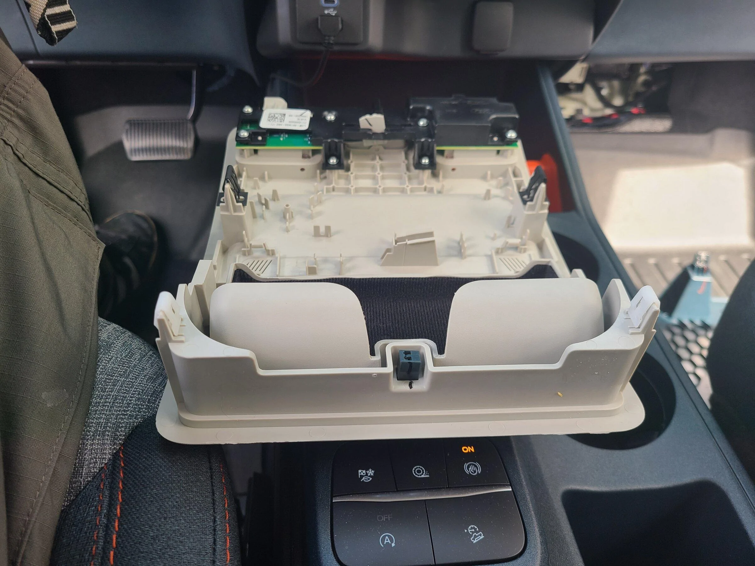 Ford Maverick Auto dim rear view mirror Install tip to remove center console with sunroof 20220604_154228