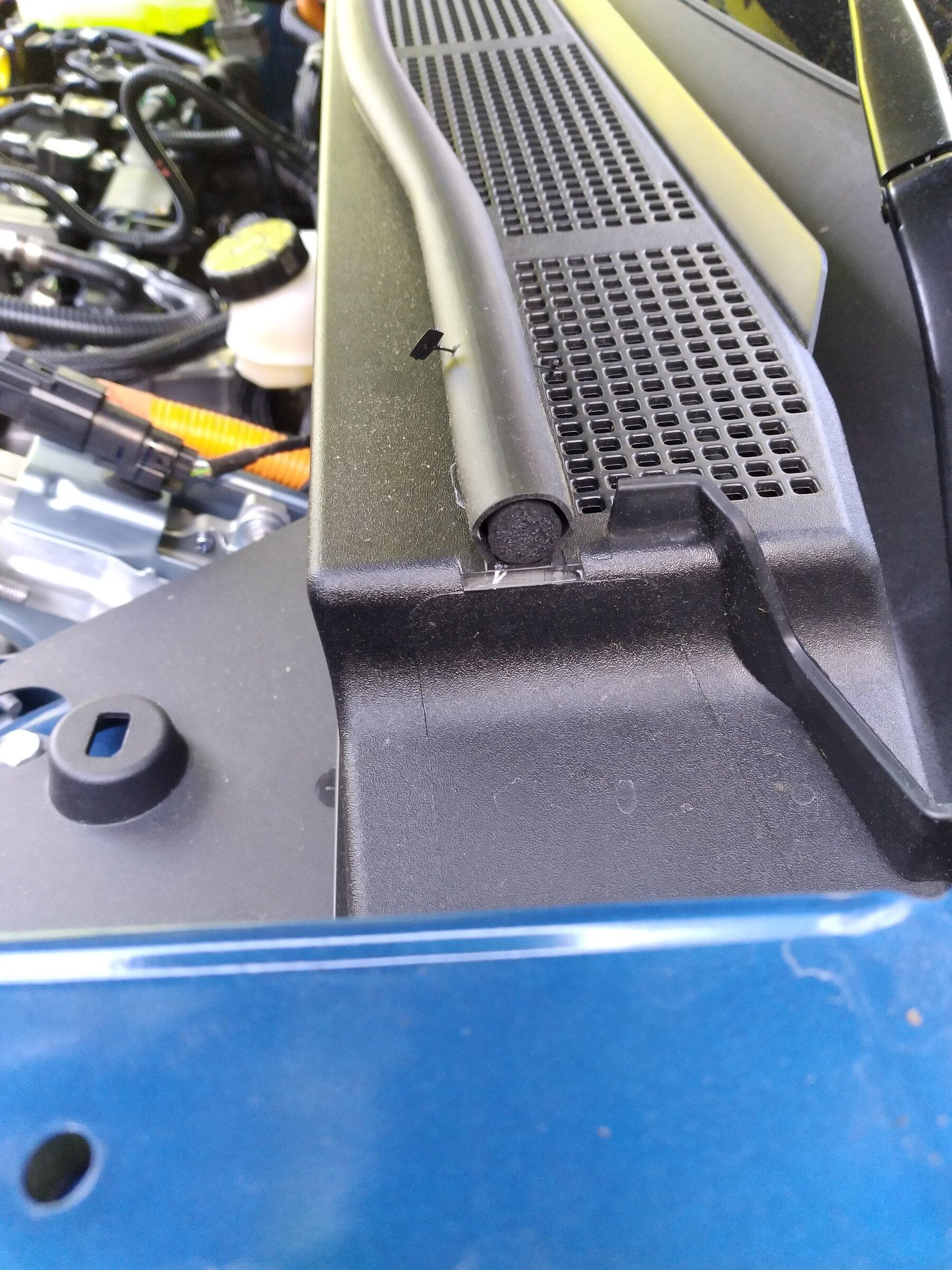 Ford Maverick Ford fixed hood shake with foam tube 20220605_164655