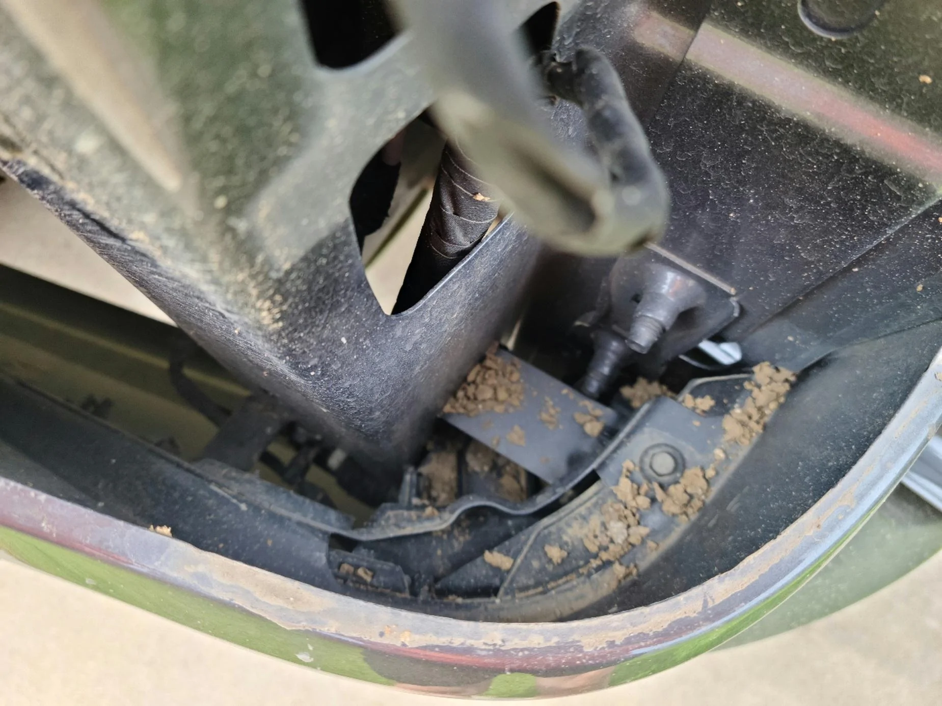 Ford Maverick Mud / salt / debris trap 20220605_103340