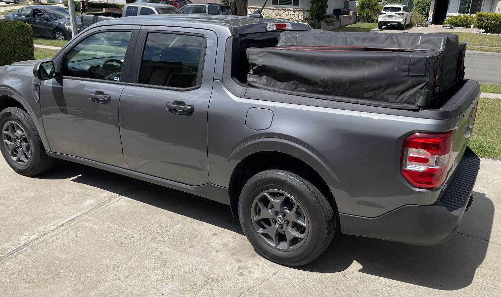 Ford Maverick Mouted a rooftop tent and took it camping. 714F6F9C-07EF-4655-A194-01B8C84497B5