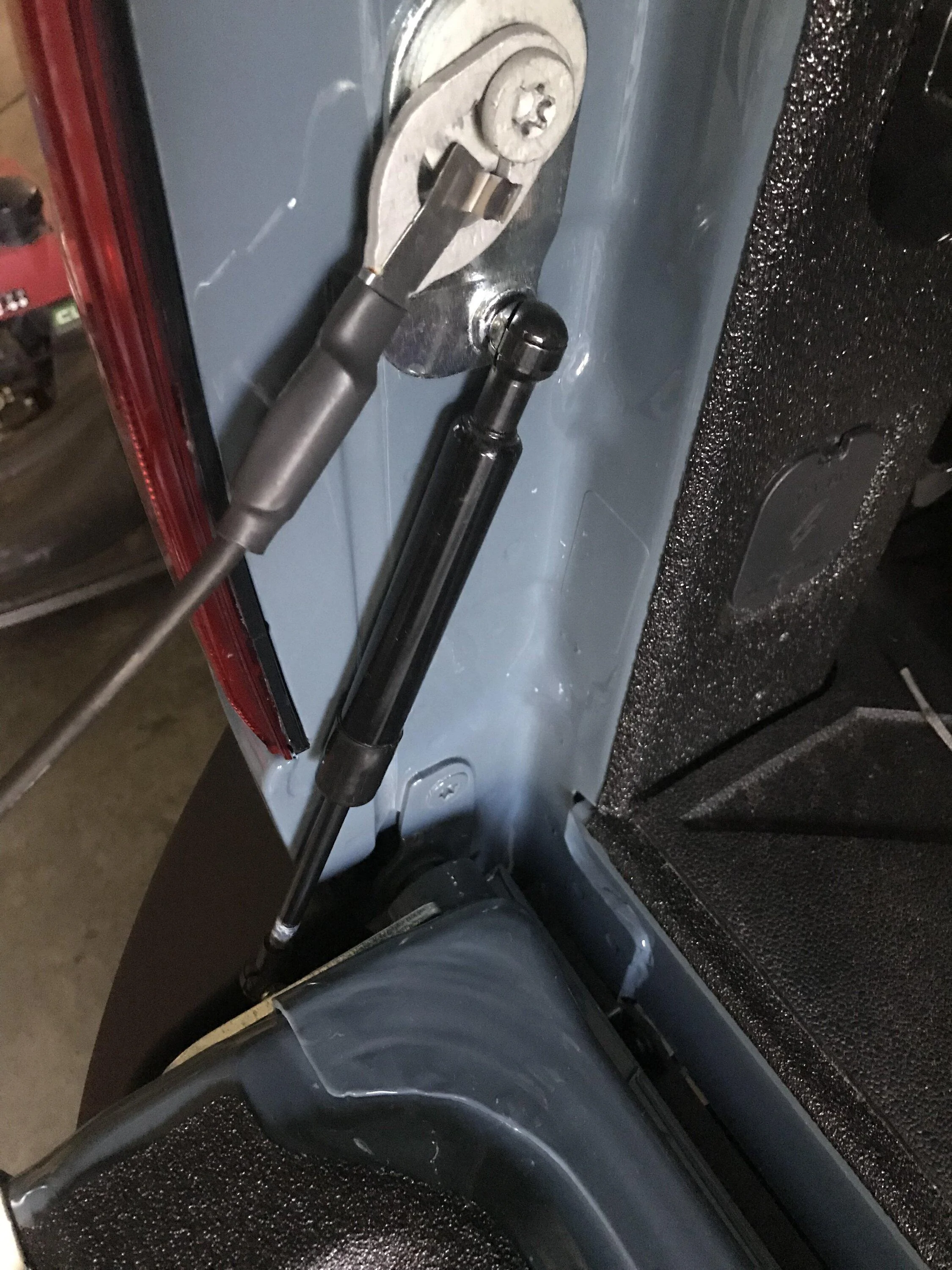 Ford Maverick Tailgate soft close fix FA1EE27F-99D7-45AA-B826-E310903D5E9F