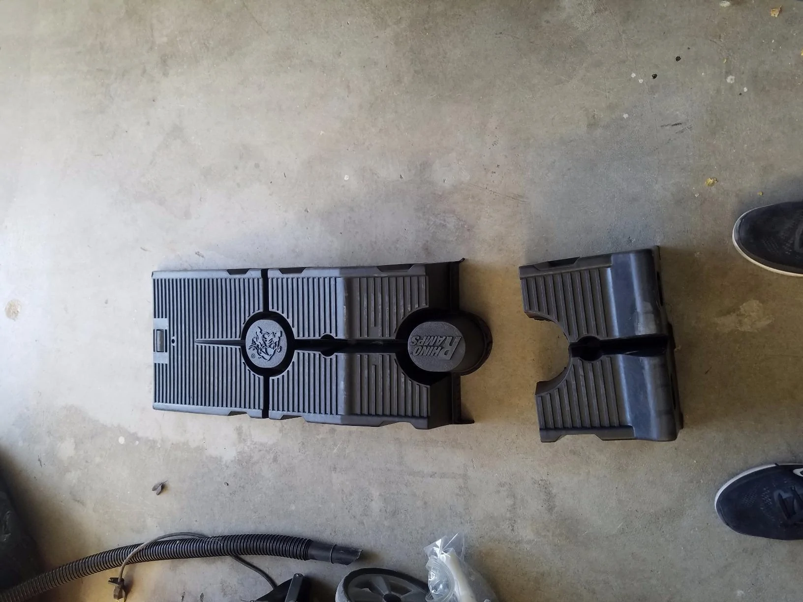 Ford Maverick Floor jack pinch weld pucks 71Una+44EGL