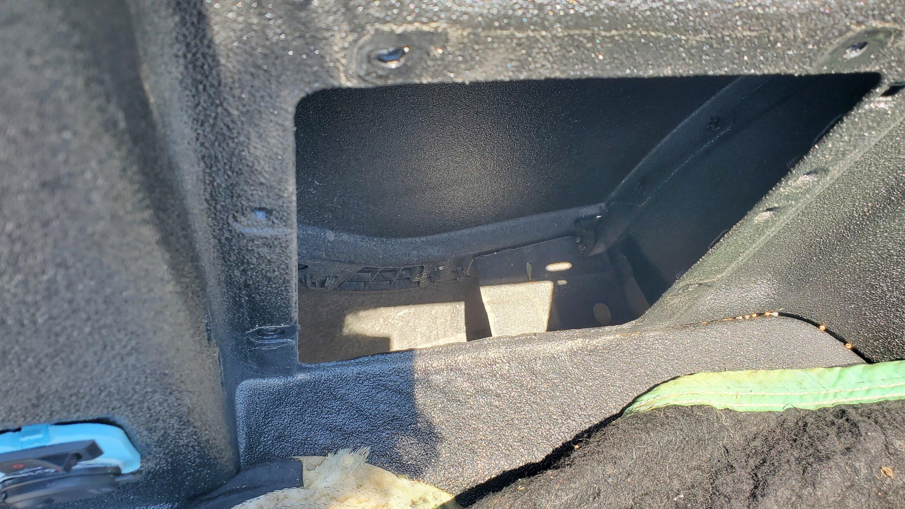 Ford Maverick Space inside the rear fenders, around the storage cubby area. 20220625_144524