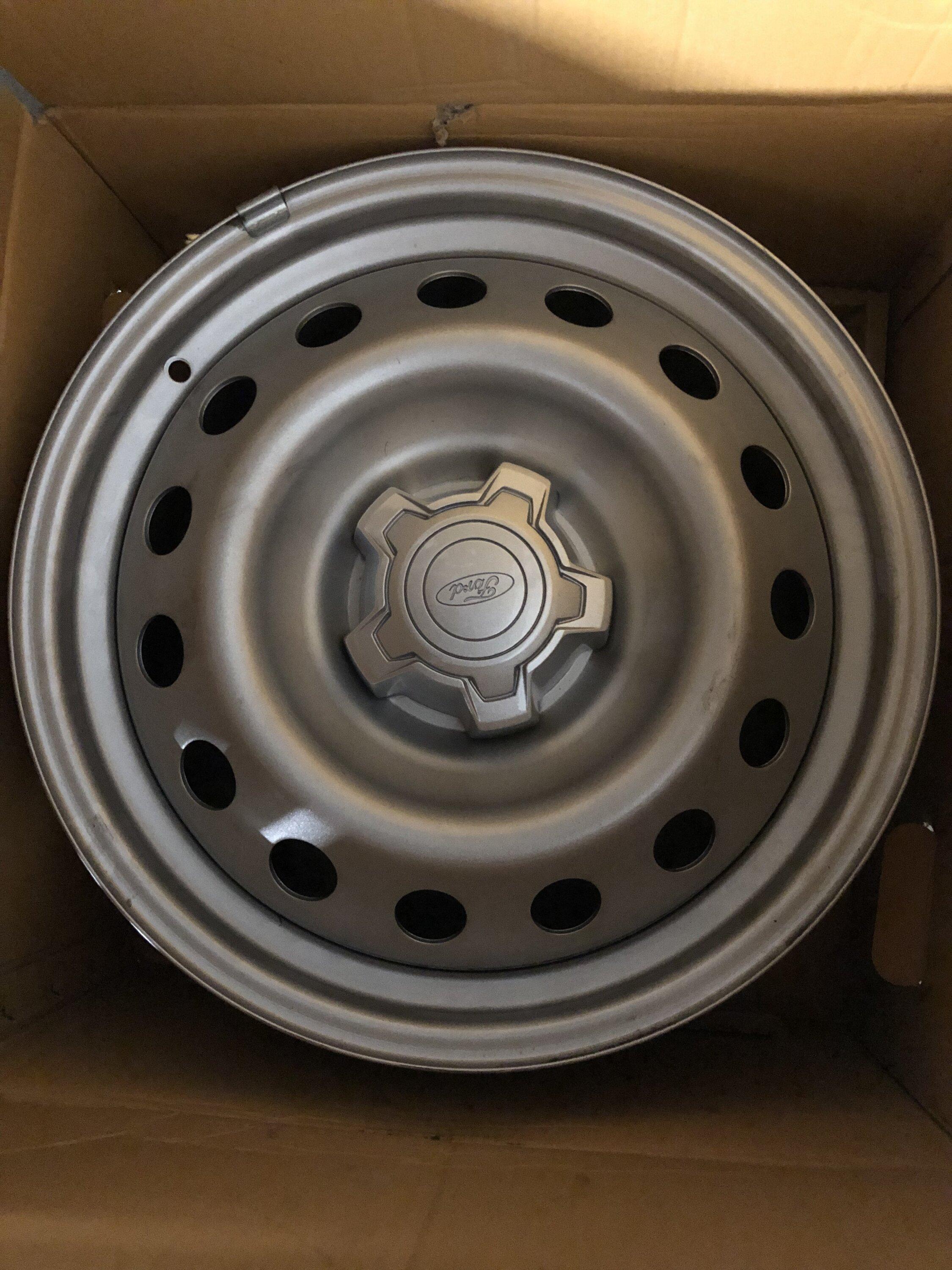 Ford Maverick Set of four steel wheels 3FF537E0-A4EB-45BA-B8F4-38C1BD432192