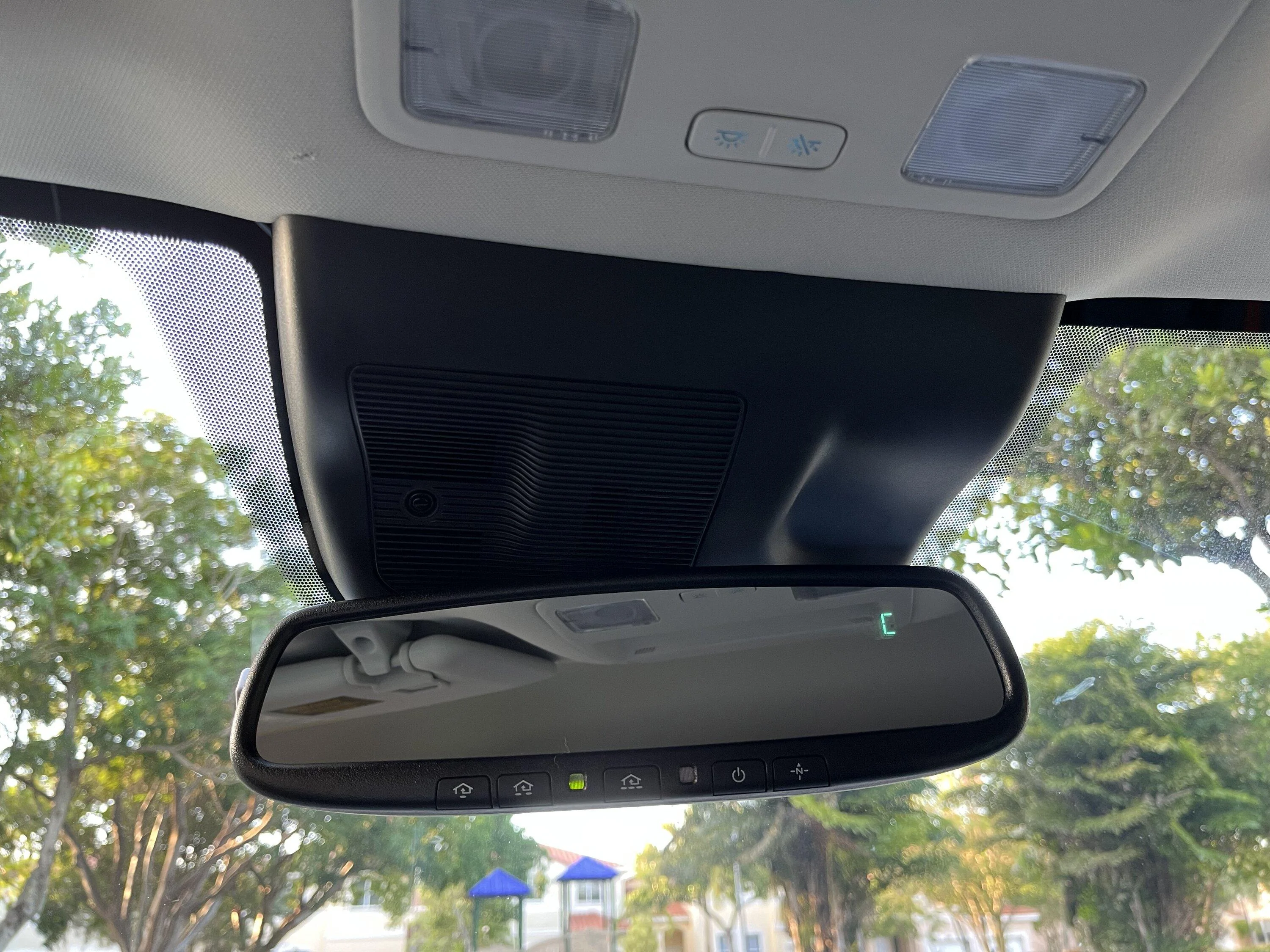 Ford Maverick Cheap auto-dimming, homelink mirror 20107AA0-62AF-47A1-81CA-6D7D8FCB623B