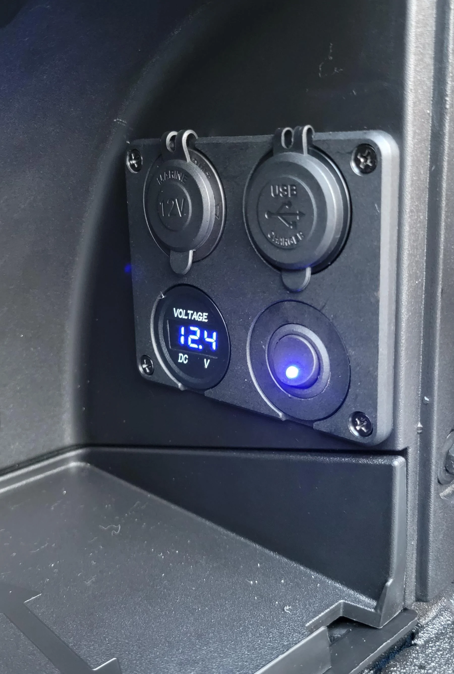 Ford Maverick Usb outlets / drybox 20220713_064927