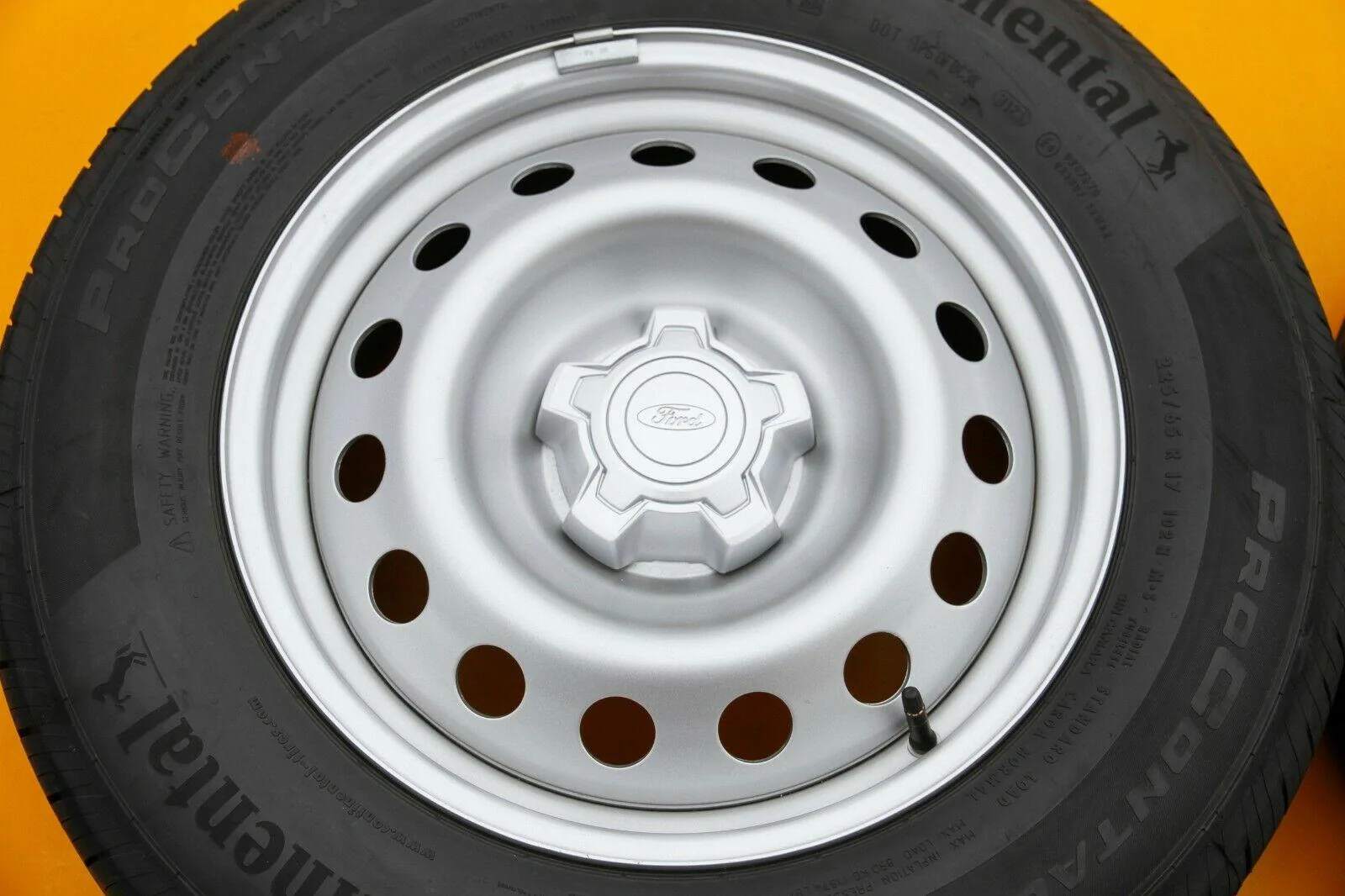 Ford Maverick Does full-size spare tire have a matching wheel? ad