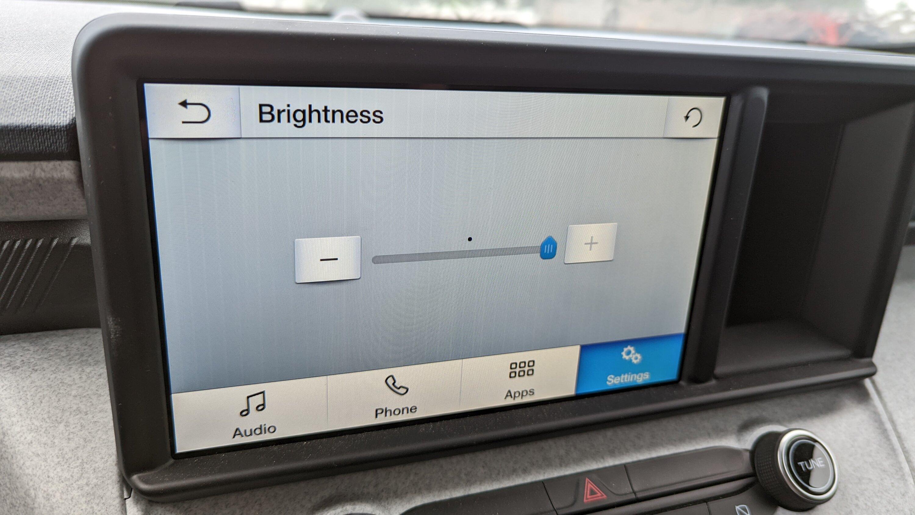 Ford Maverick Observation about brightness scale on base infotainment screen PXL_20220716_175309348