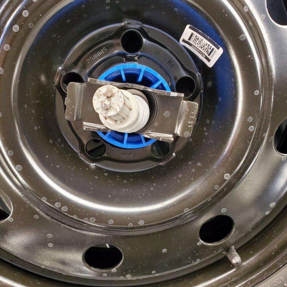 Ford Maverick Spare tire wheel lock Missing 1658176532957