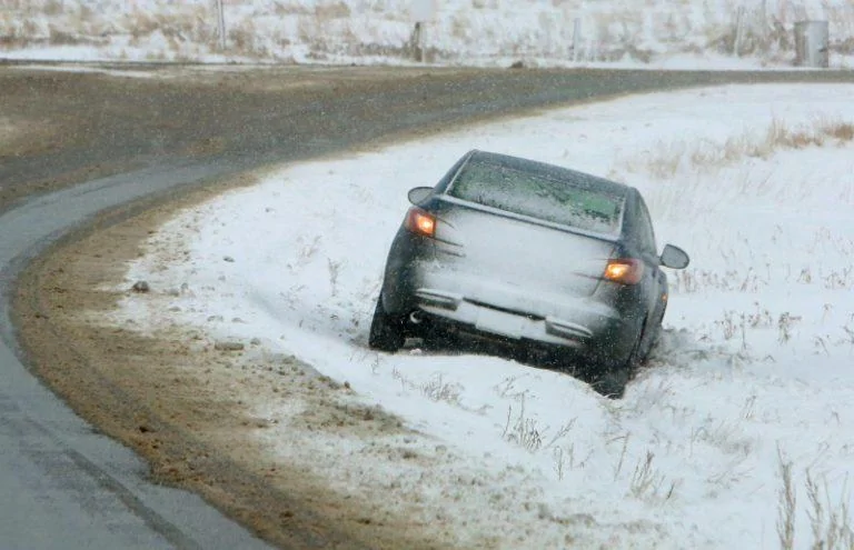 Ford Maverick Does anyone else want front tow hooks on their Maverick? car-ditch-winter-2