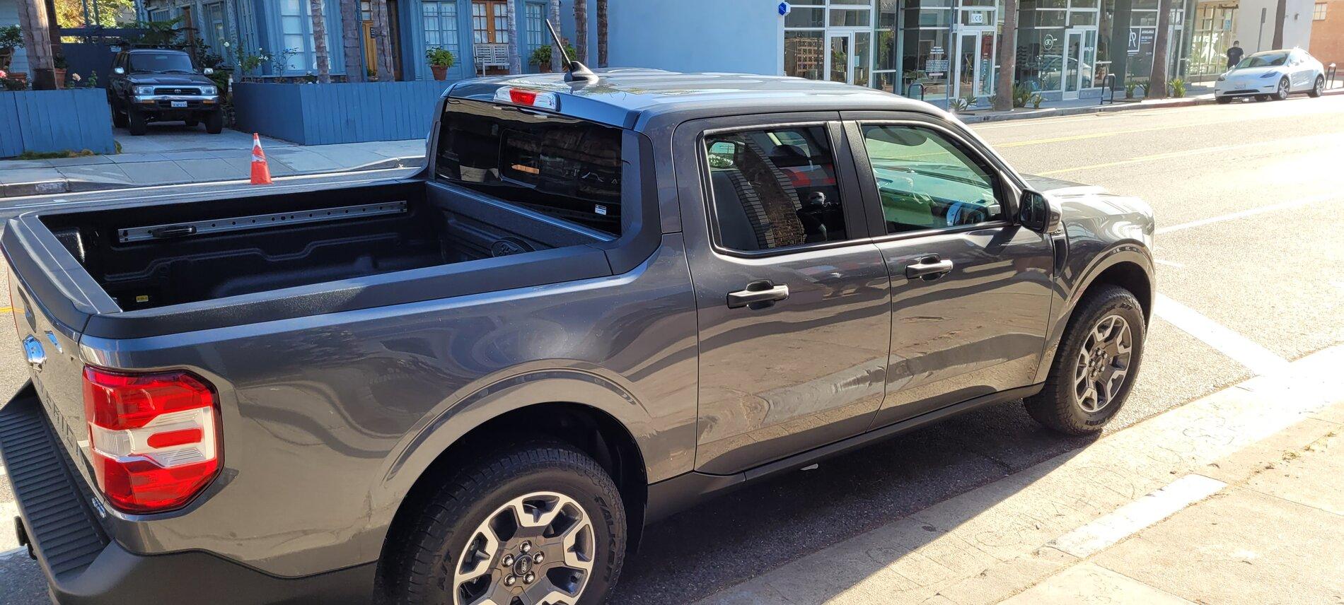 Ford Maverick Pics: Carbonized Gray Maverick XLT at Blue Bottle Coffee Ford Get-Together in Venice, CA 微信图片_20210912140619