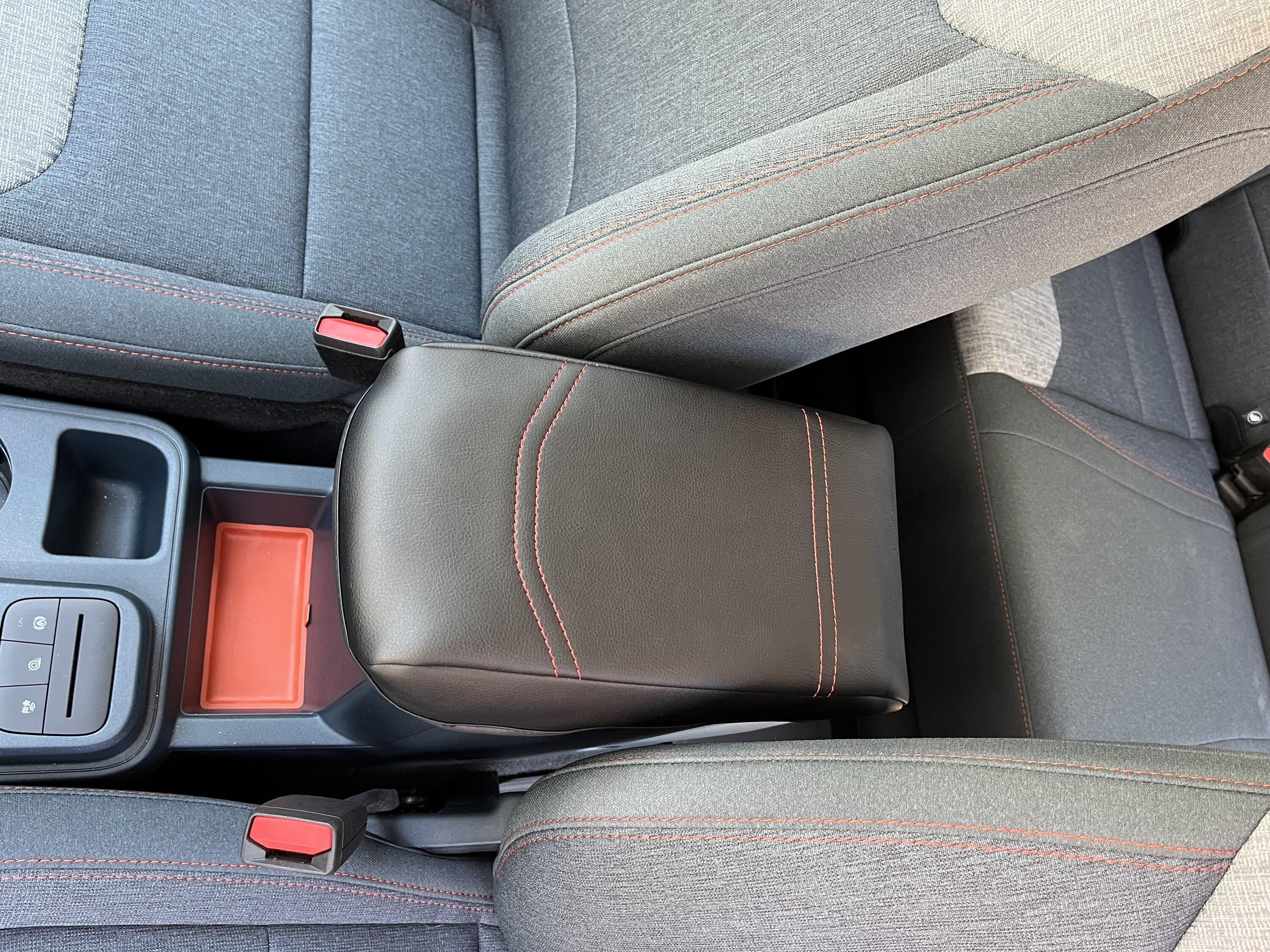 Ford Maverick Padded armrest cover 1E5E62DD-0781-44EA-AE28-747F18321965