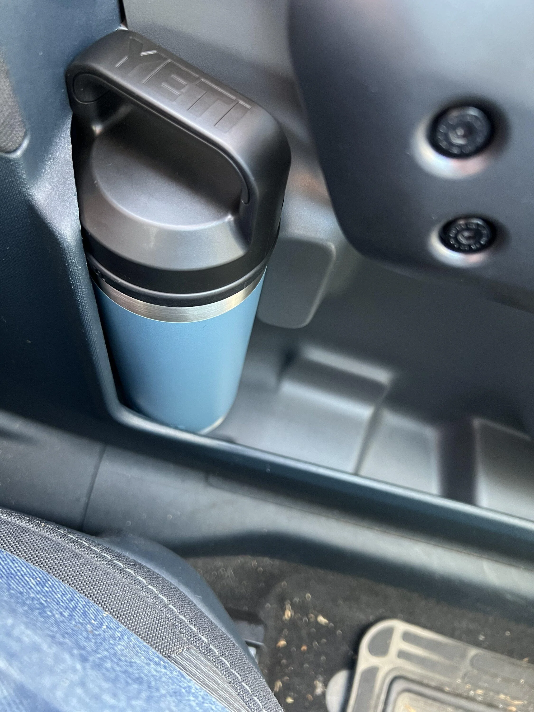 Ford Maverick Front door cupholders LOL - 18oz Yeti Rambler doesn't fit in front doors but does in backseat doors 40AB8E36-EB22-4DA4-B344-D0D38FC69EF3