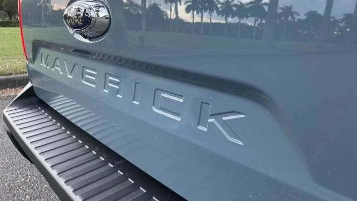 Ford Maverick FORD MAVERICK RUNNING BOARDS MAY COME TO NORTH AMERICA ettering-on-tailgate-Ford-logo-on-tailgate-720x405