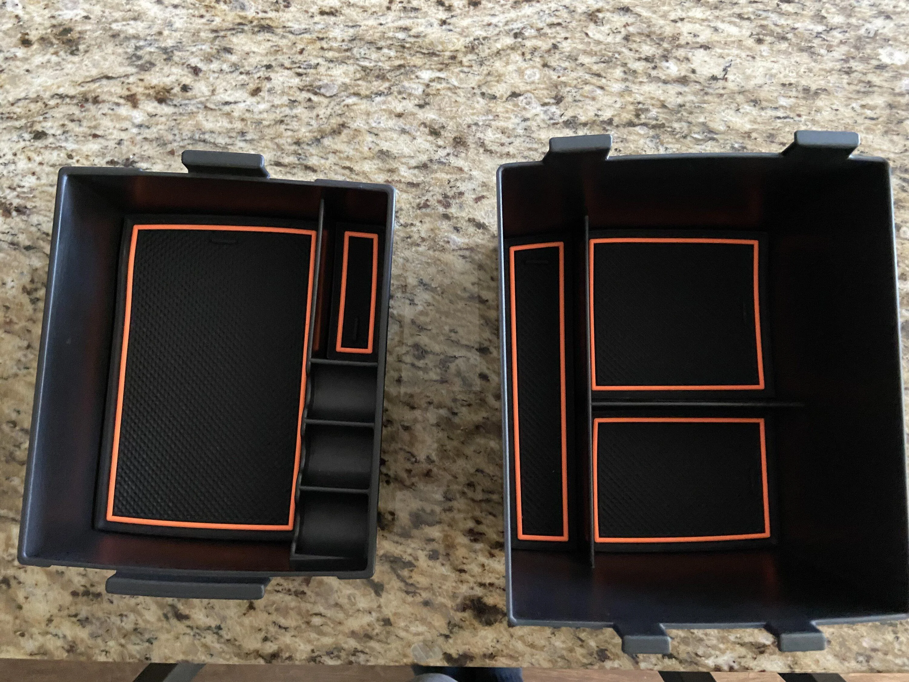 Ford Maverick Console organizer with orange 80232822-1925-45BD-9863-11BBC158A2B8