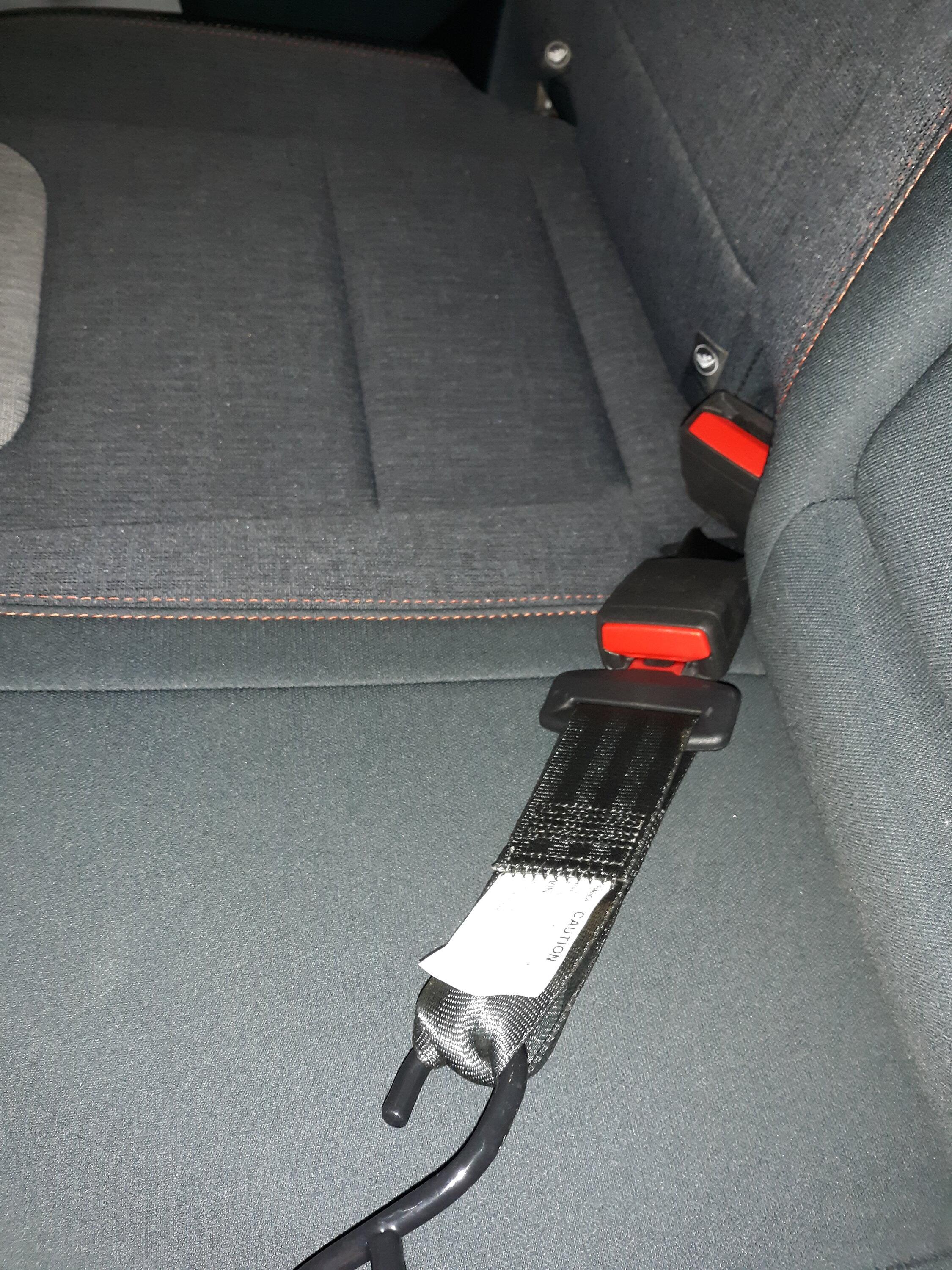 Ford Maverick Back seat cargo restraint 20220821_185348