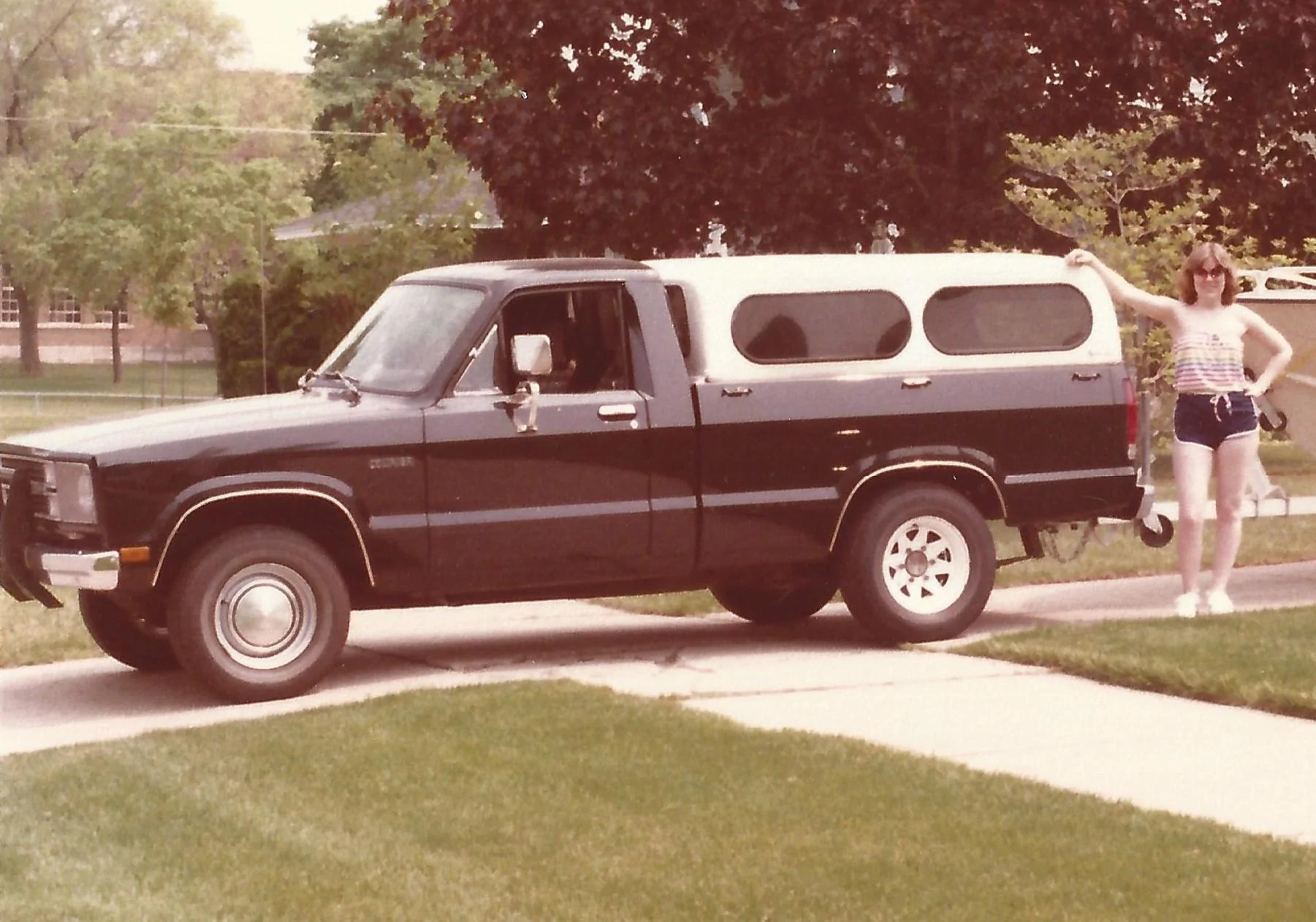 Ford Maverick 2-Door, Standard Cab, 6-Foot Bed Courier w cap (2)