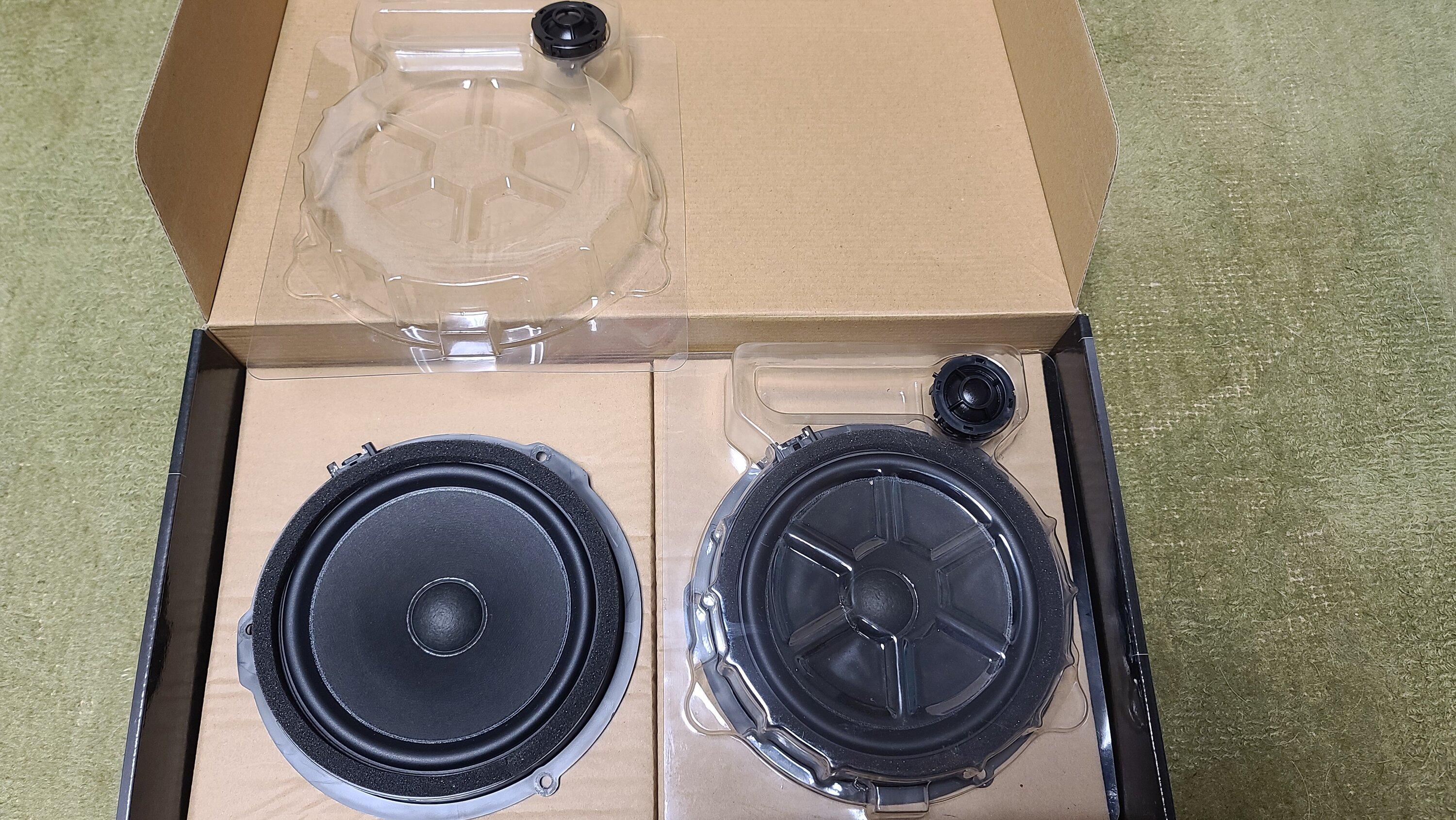 Ford Maverick Oops I need a front speaker 20220824_234935
