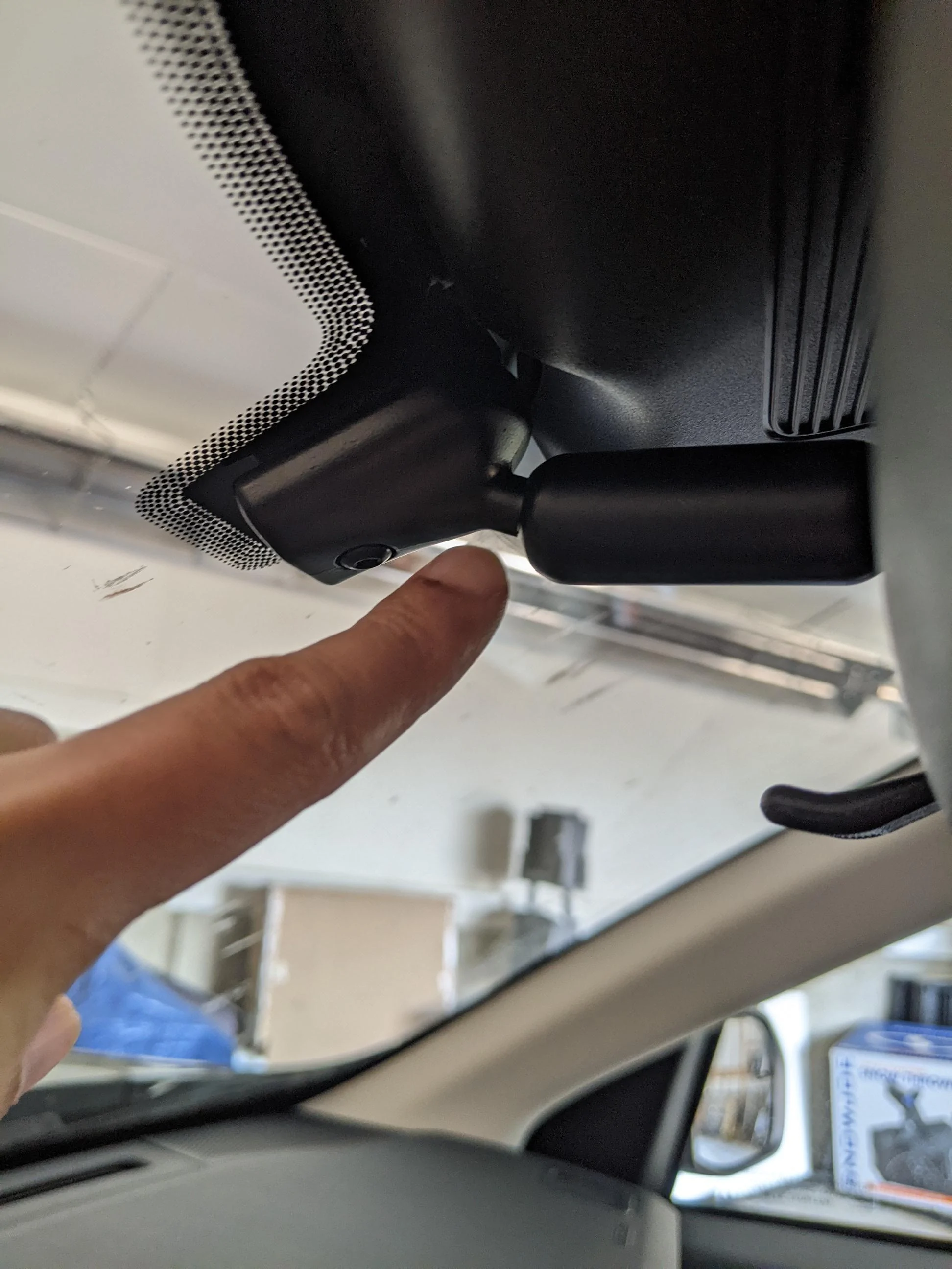Ford Maverick Tip: You can move your rearview mirror position up PXL_20220826_182306750