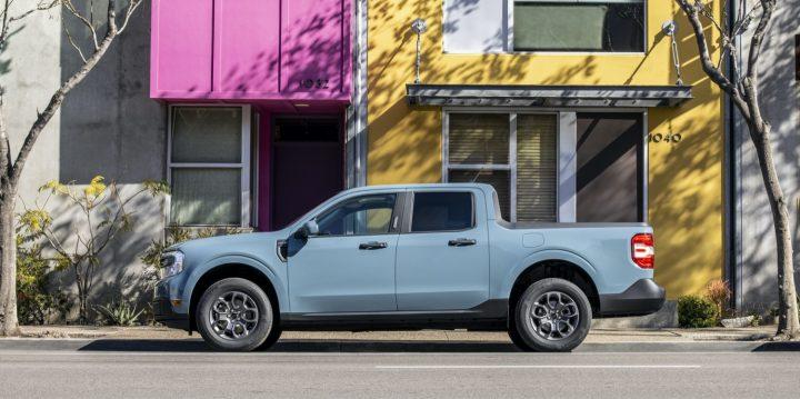 -Hybrid-Exterior-027-side-parellel-parking-720x359.jpg