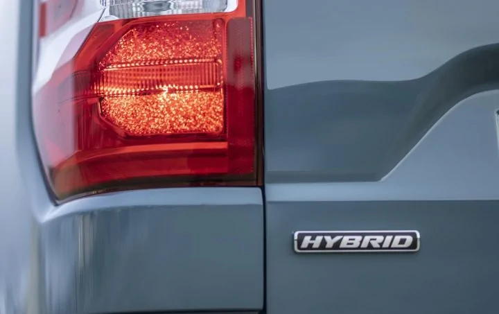 brid-Exterior-039-hybrid-badge-on-tailgate-720x453.jpg