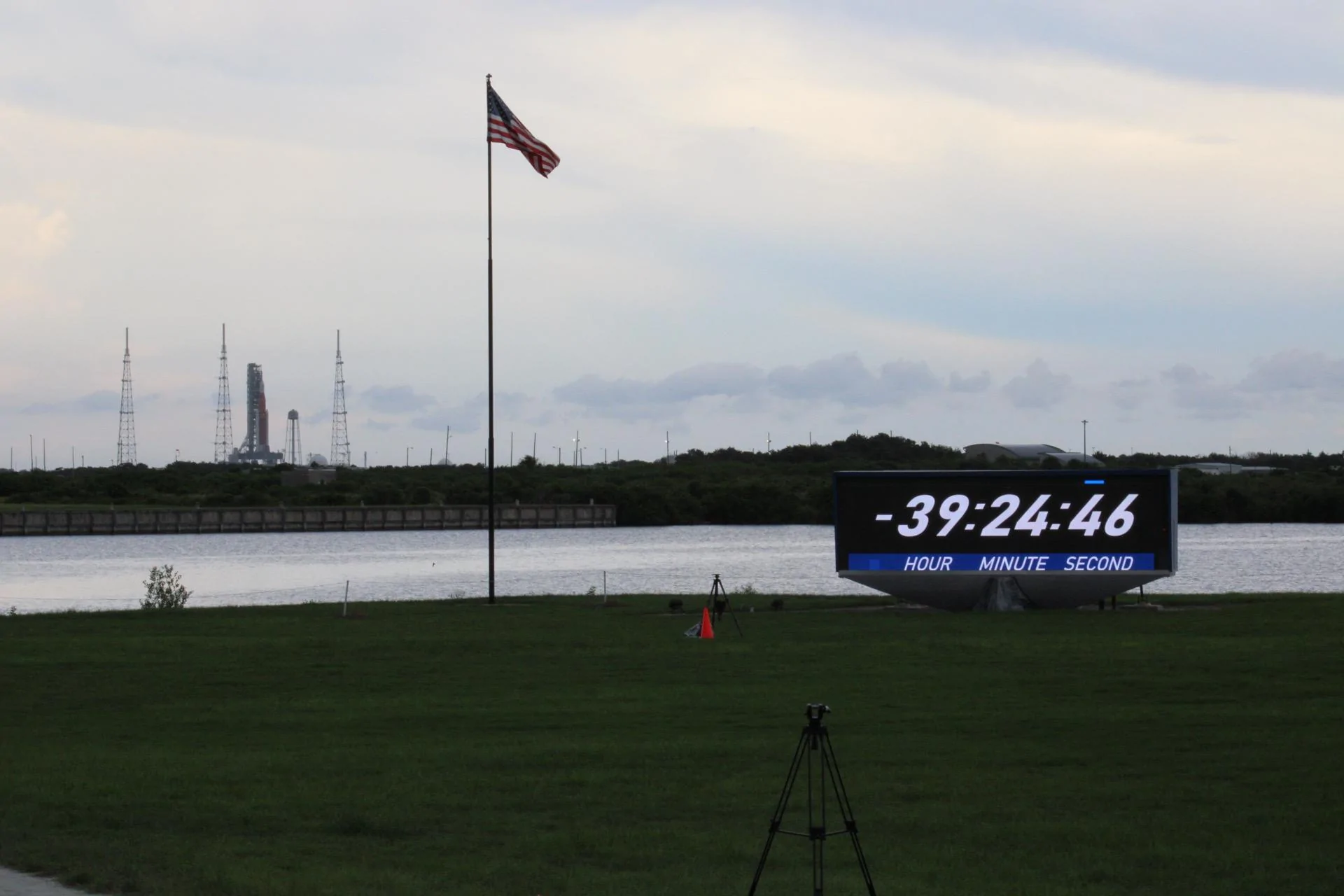 Ford Maverick Maverick meets the Artemis Moon Rocket (+ More Space Photos) IMG_0009