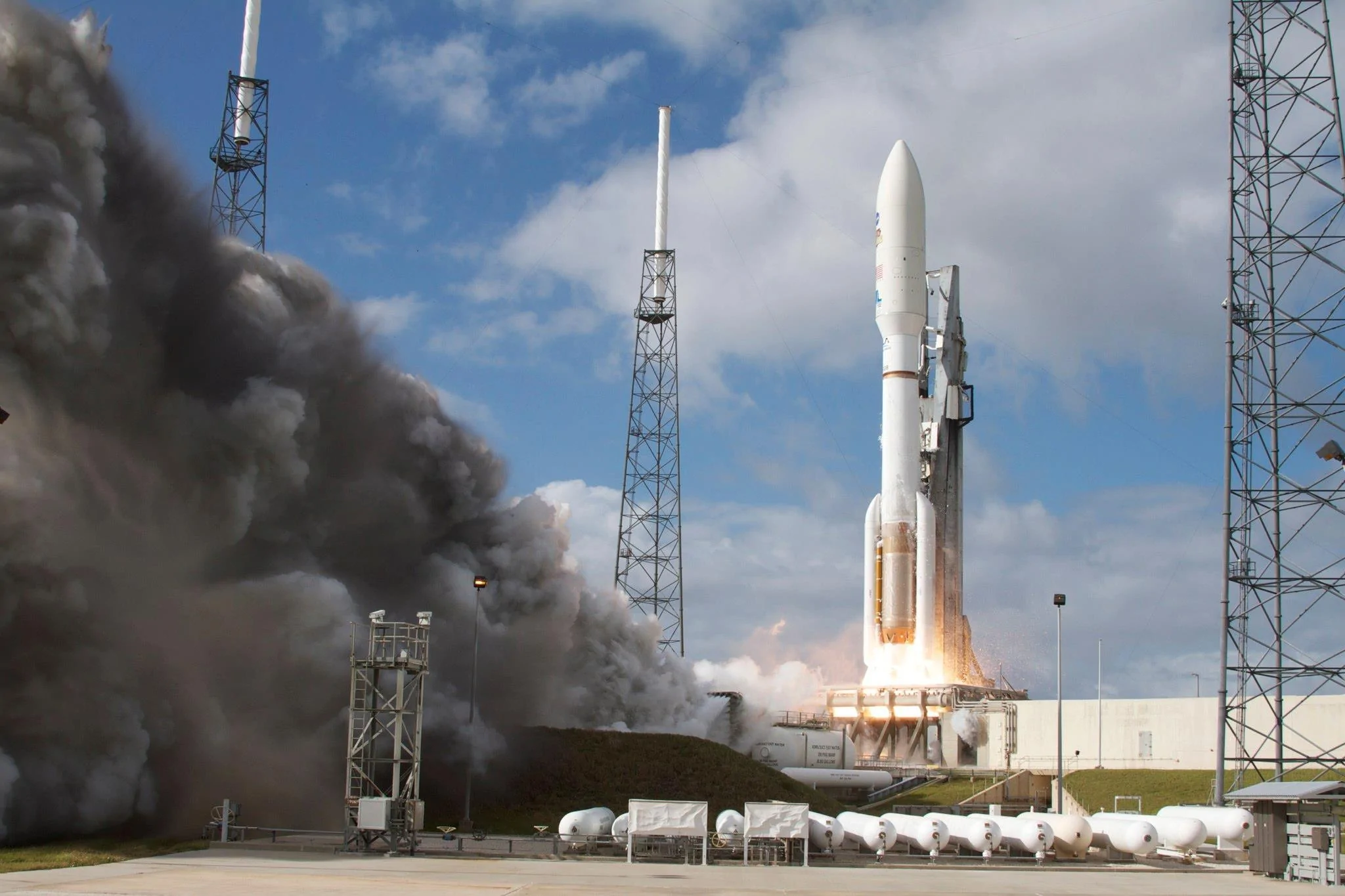 Ford Maverick Maverick meets the Artemis Moon Rocket (+ More Space Photos) 323570_2476548107346_778409702_o