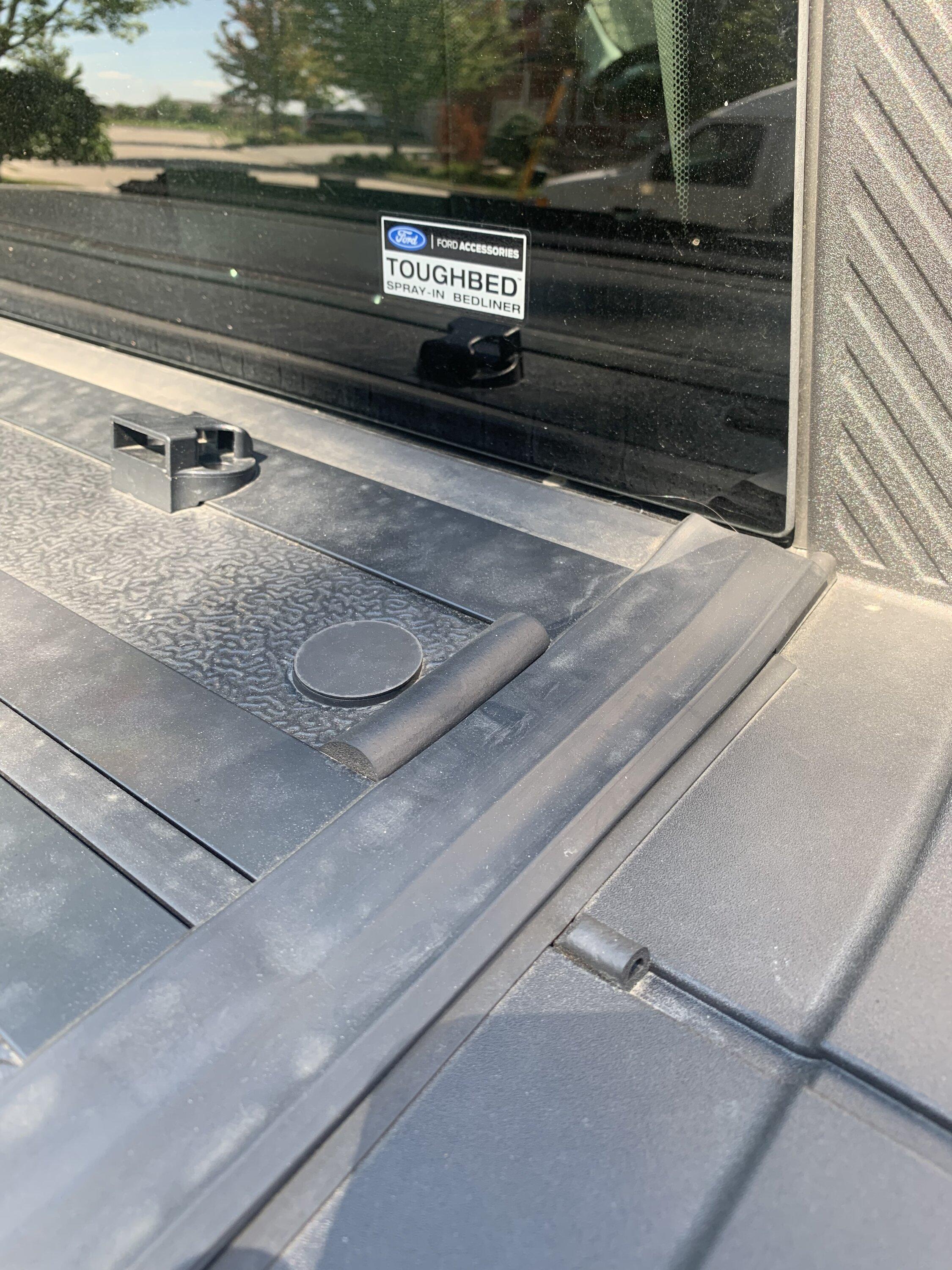 Ford Maverick Hard Folding Tonneau Cover 17B433E9-2080-4509-BA59-84855DB7FEE0