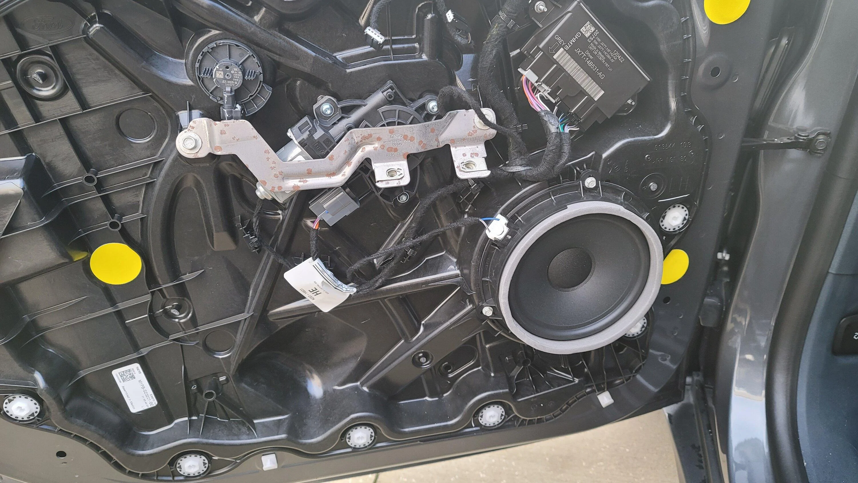 Ford Maverick Oops I need a front speaker 20220902_184302