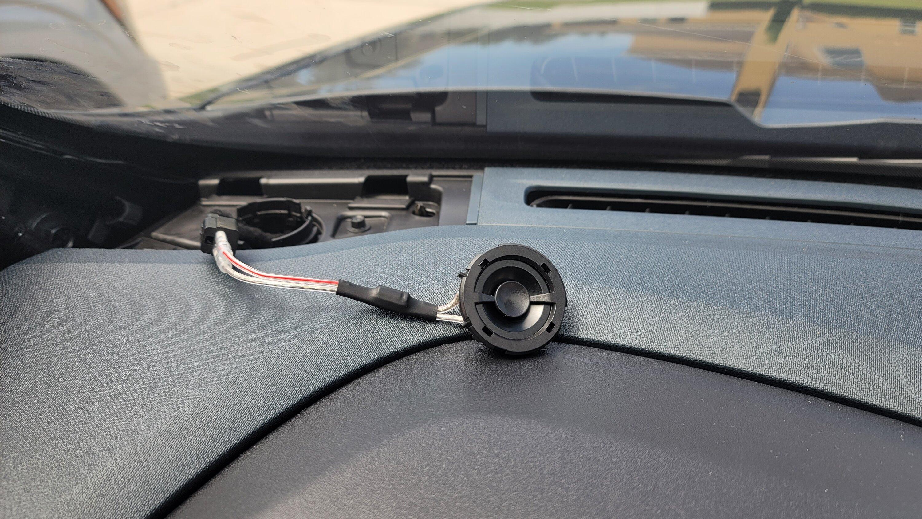Ford Maverick Oops I need a front speaker 20220903_123703