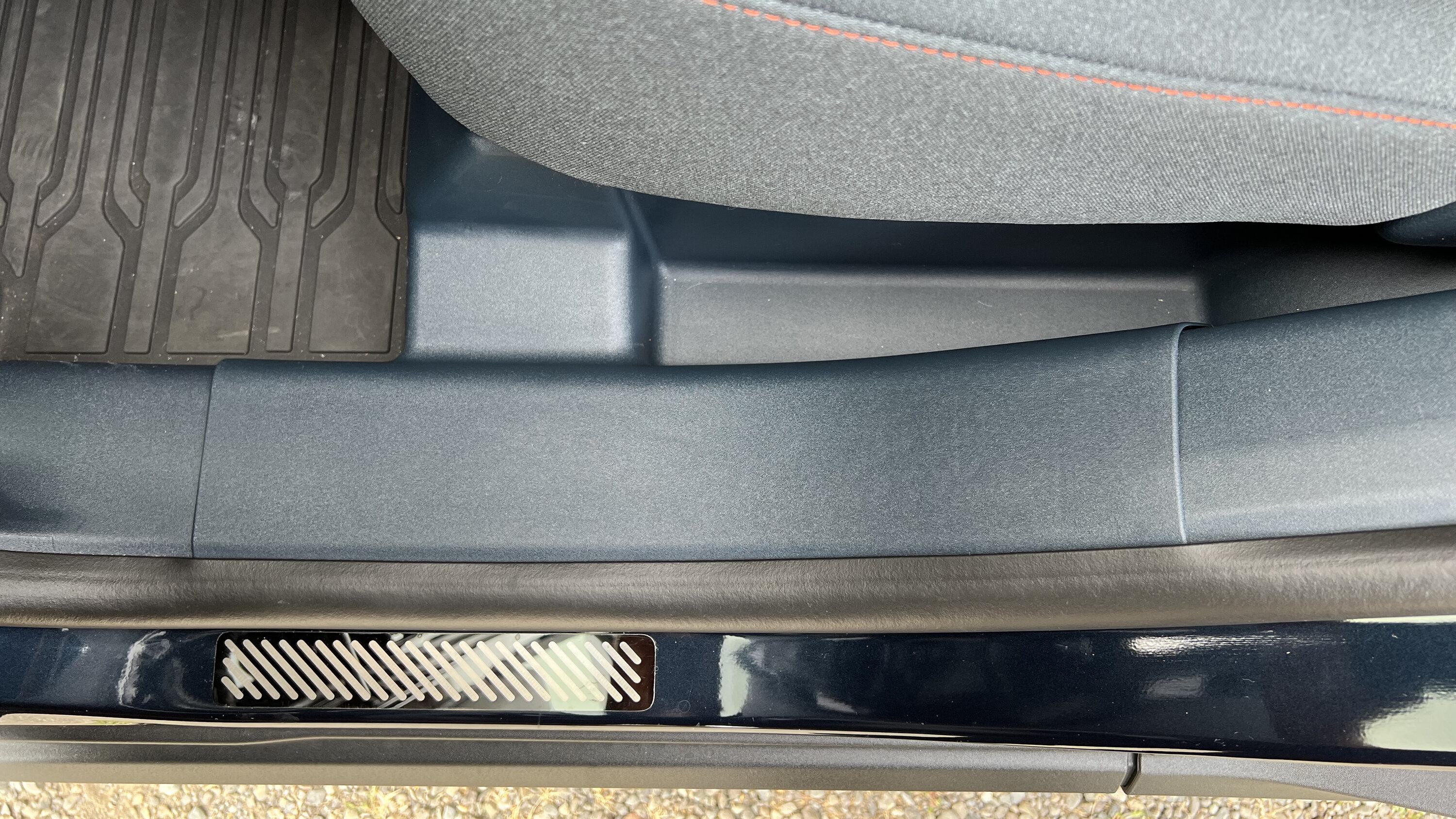 Ford Maverick Unexpected interior wear Maverick_trim_01