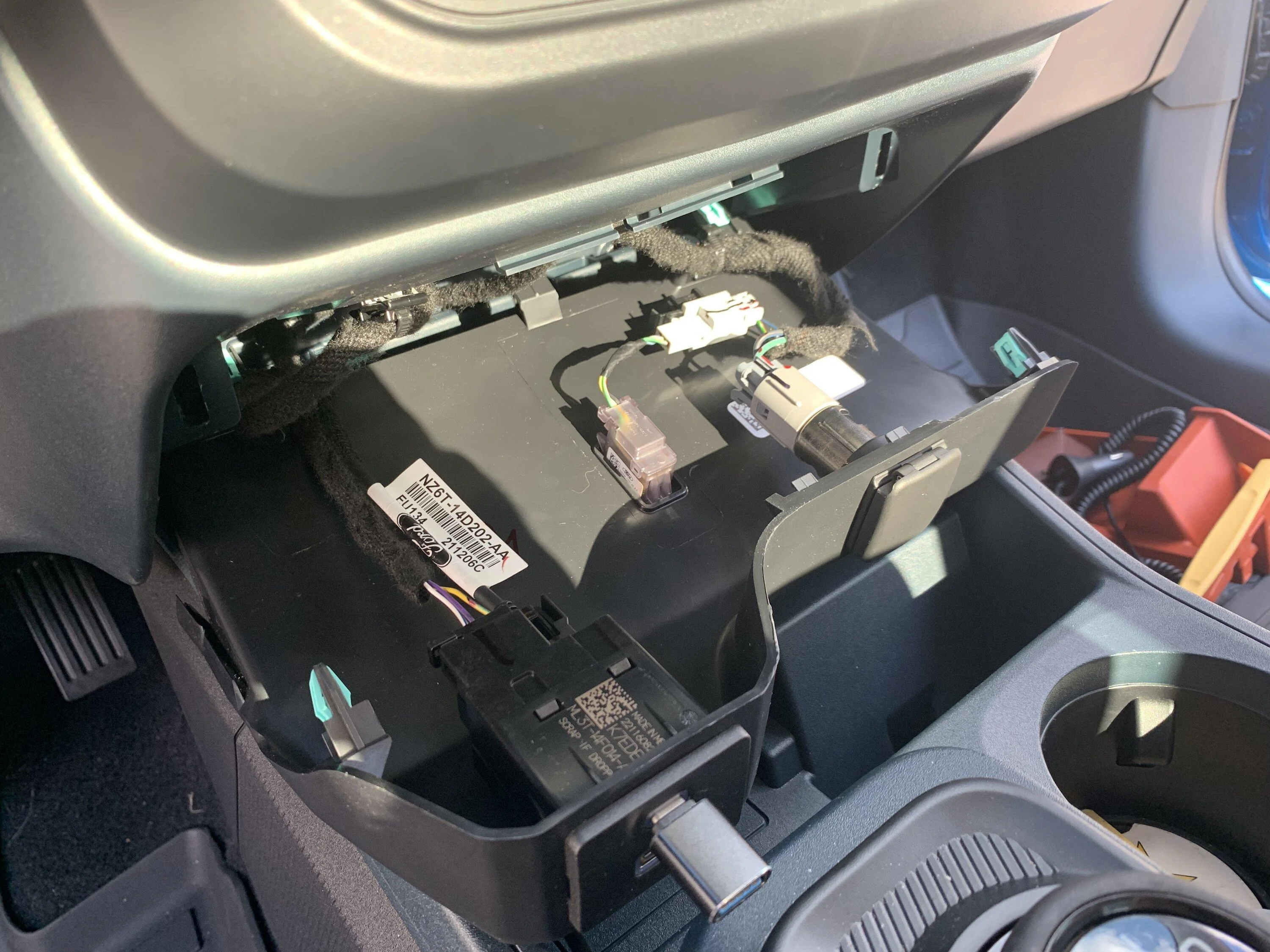 Ford Maverick Ambient- Footwell Lighting 01D0283B-3630-499E-9384-DBFC6A4B8E81
