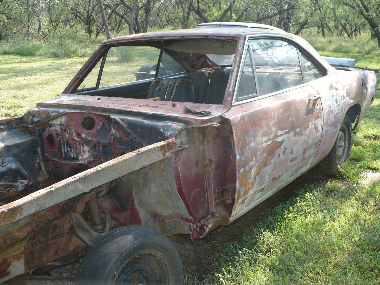 Ford Maverick Color matched door handles? P1090479